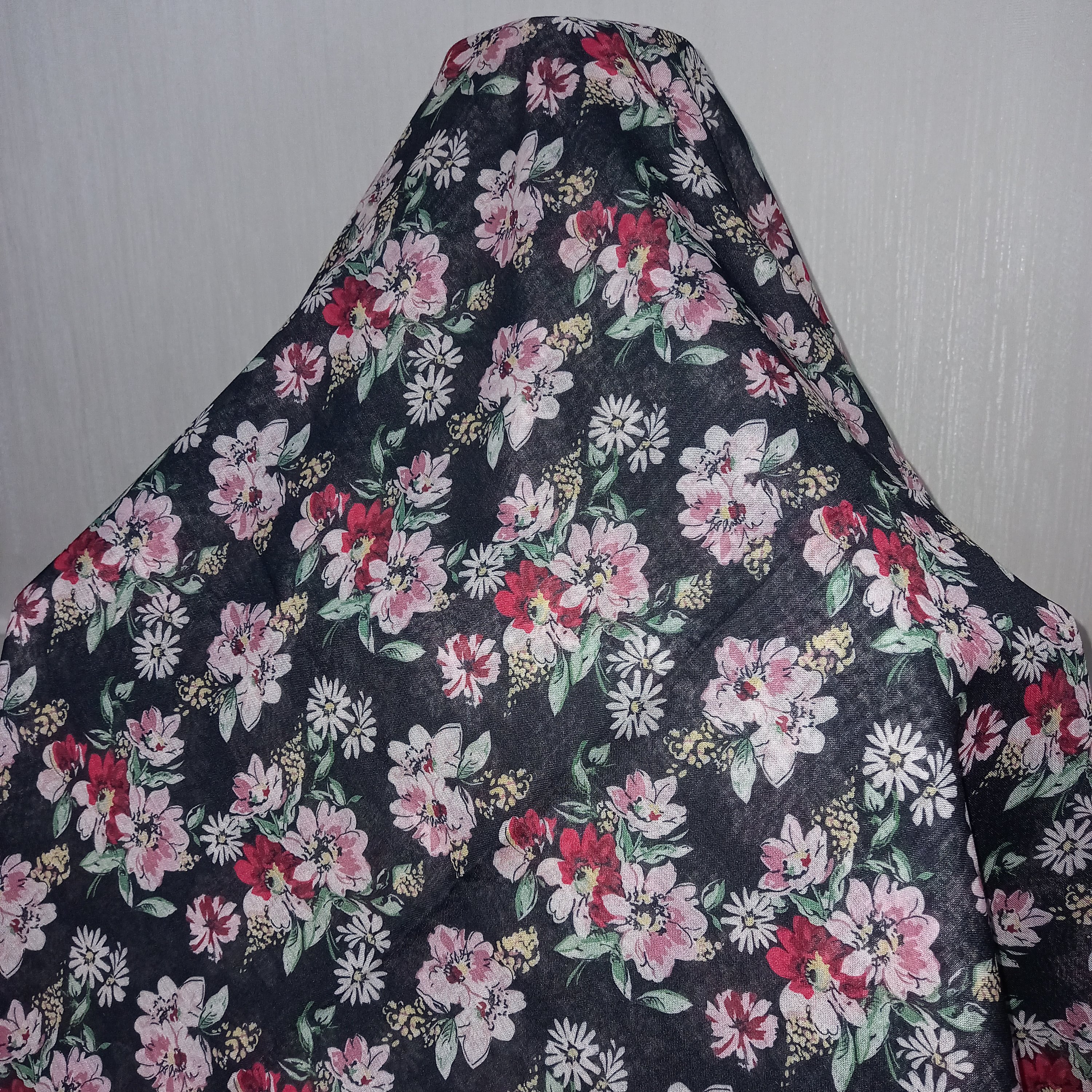 روسری نخی گلدار