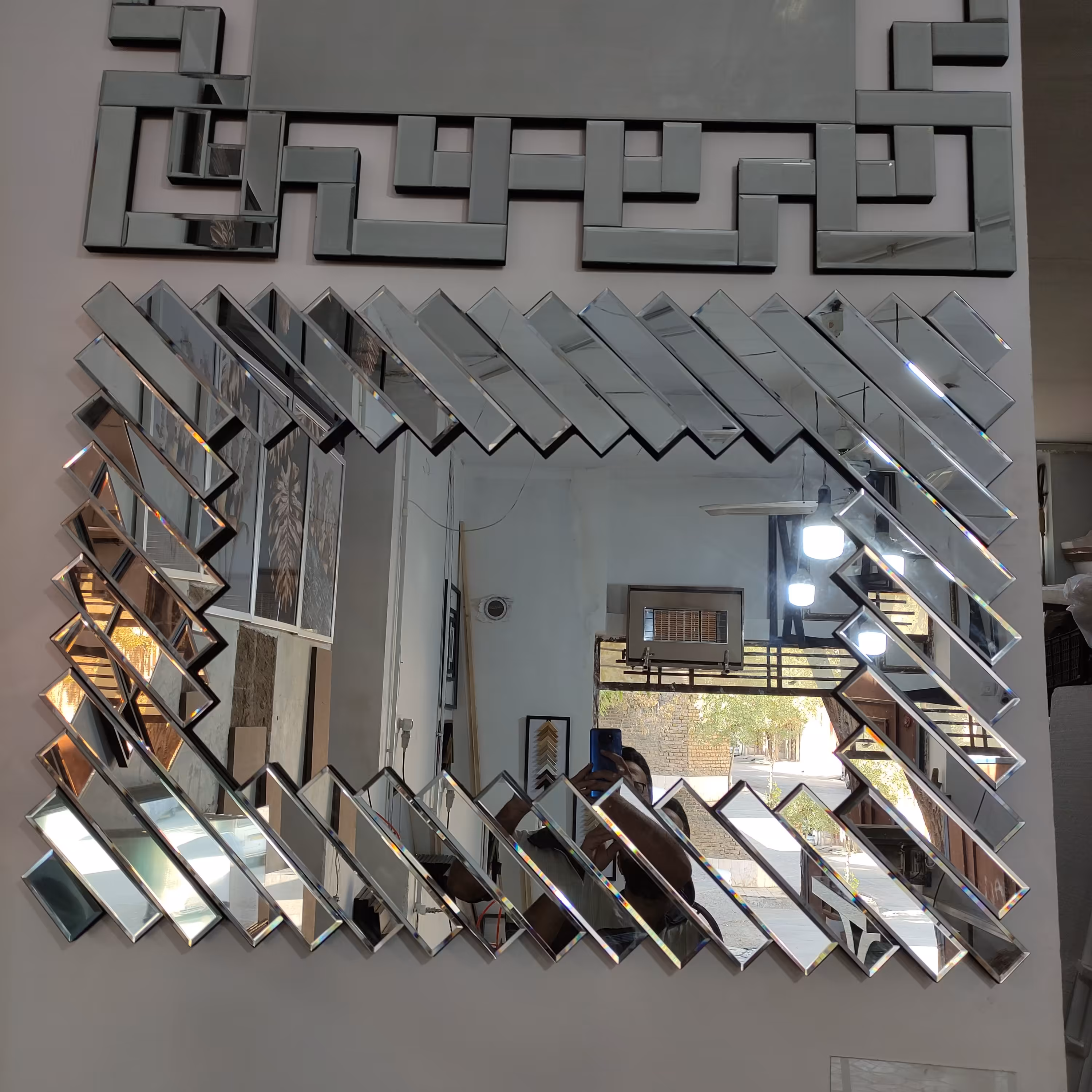 آینه مدل پرتو سایز80در120 تمام تراش خورده نصب شده روی ام‌دی‌اف