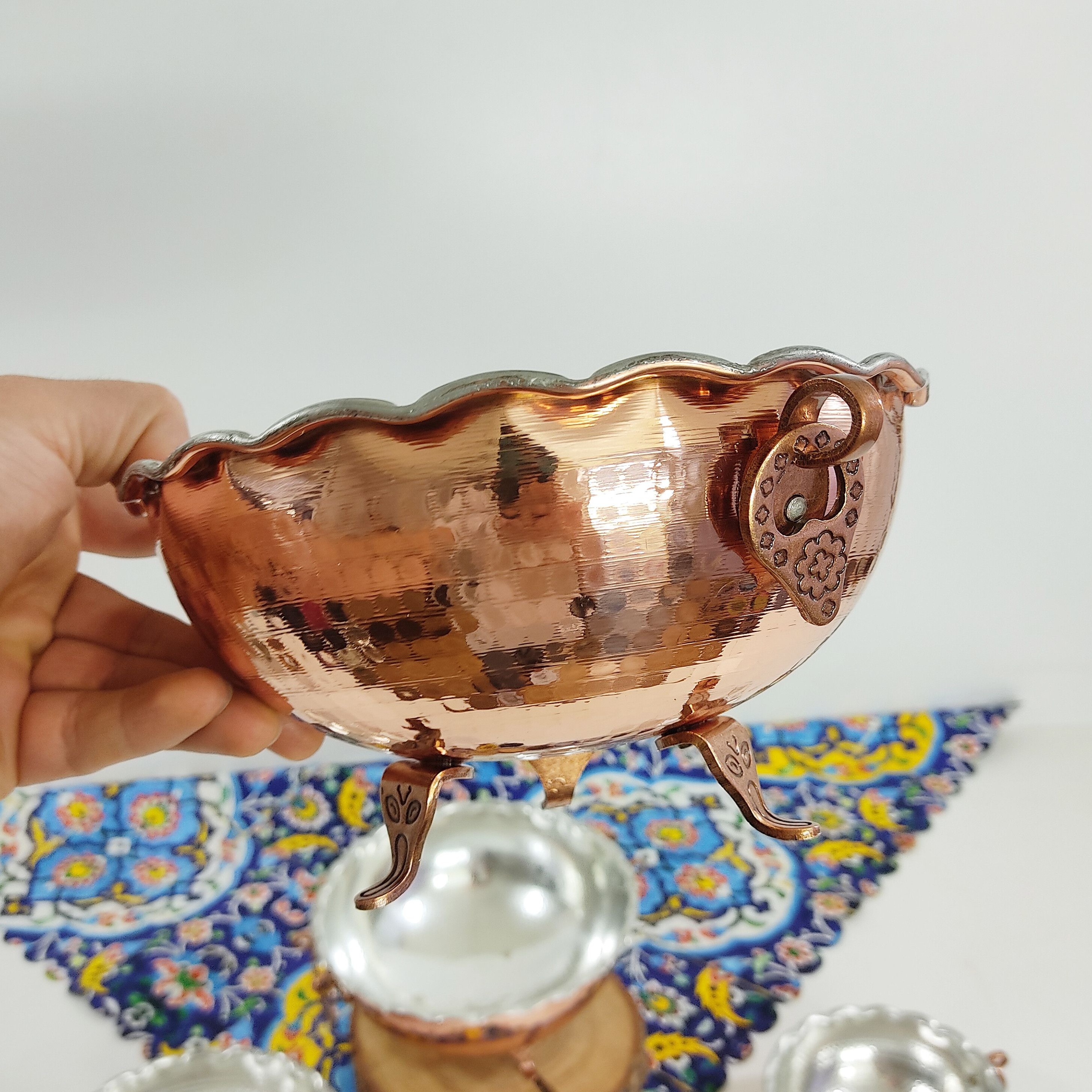 کاسه آجیل یا شکلات قطر 20 سه پایه گوشواره دار مسی زنجان