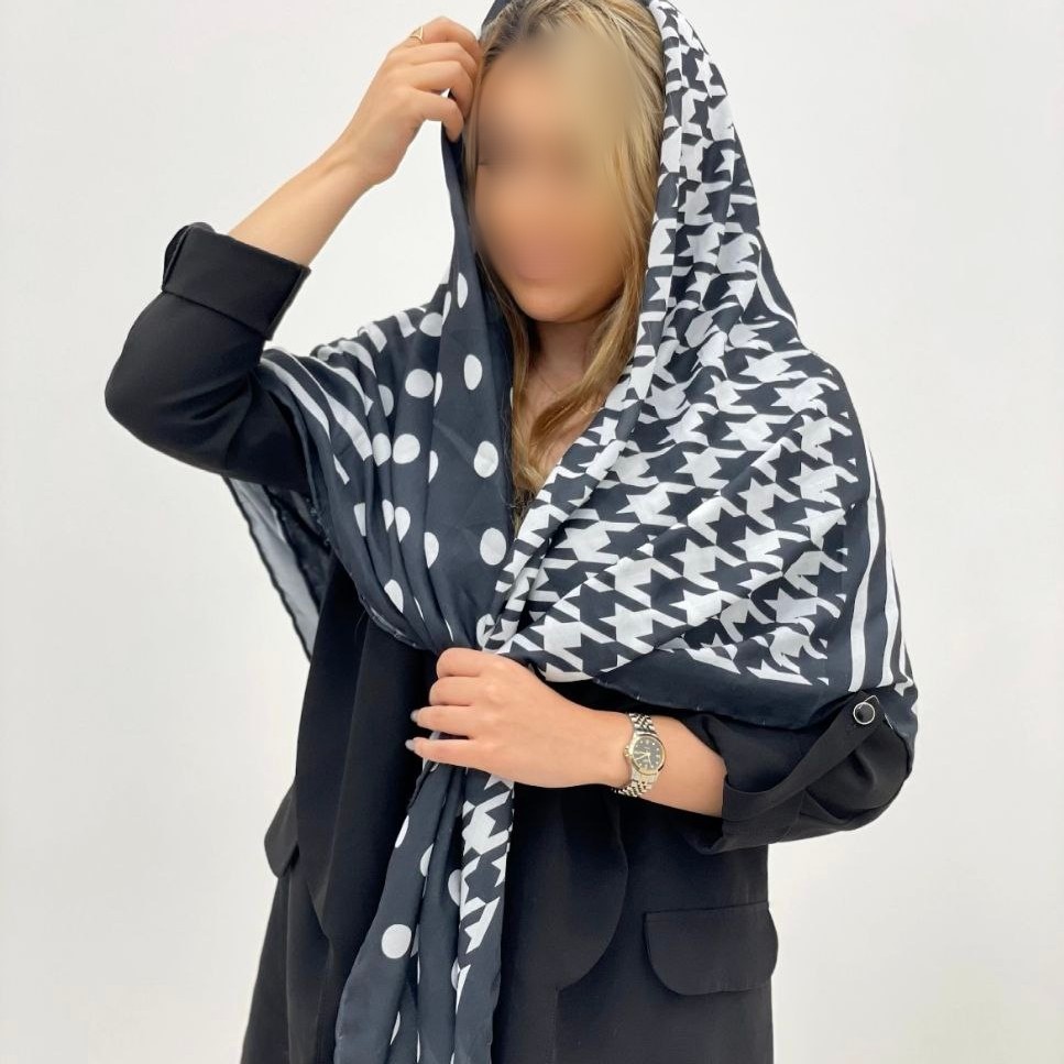 روسری نخی زنانه رنگ مشکی سفید طرح پیچازی و توپی با قیمت مناسب ارسال رایگان lo104