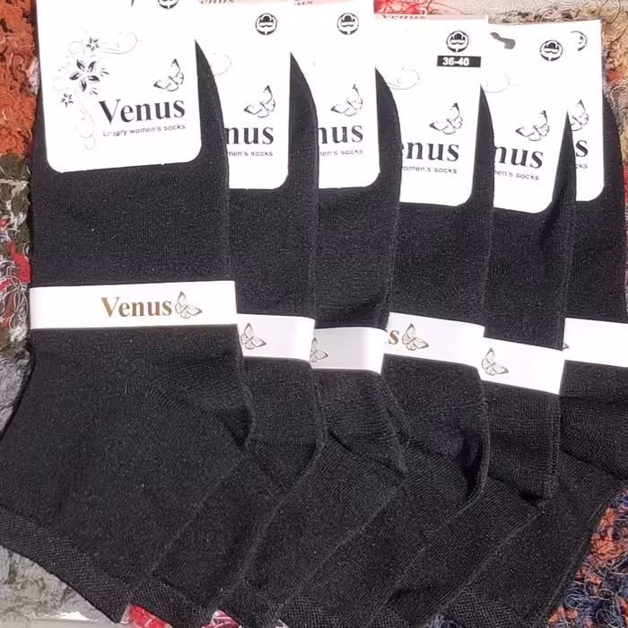 جوراب نیم ساق  ساده در دو رنگ مشکی و سفید (پک 12تایی) به همراه دو جفت هدیه