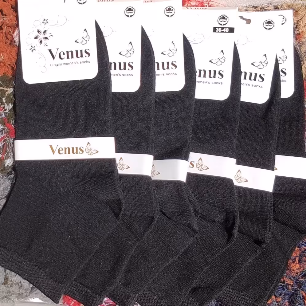 جوراب نیم ساق  ساده در دو رنگ مشکی و سفید (پک 12تایی) به همراه دو جفت هدیه