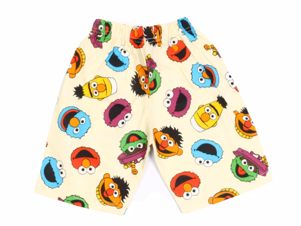 شلوارک کمرکش پسرانه کرم رنگ طرح کارتونی