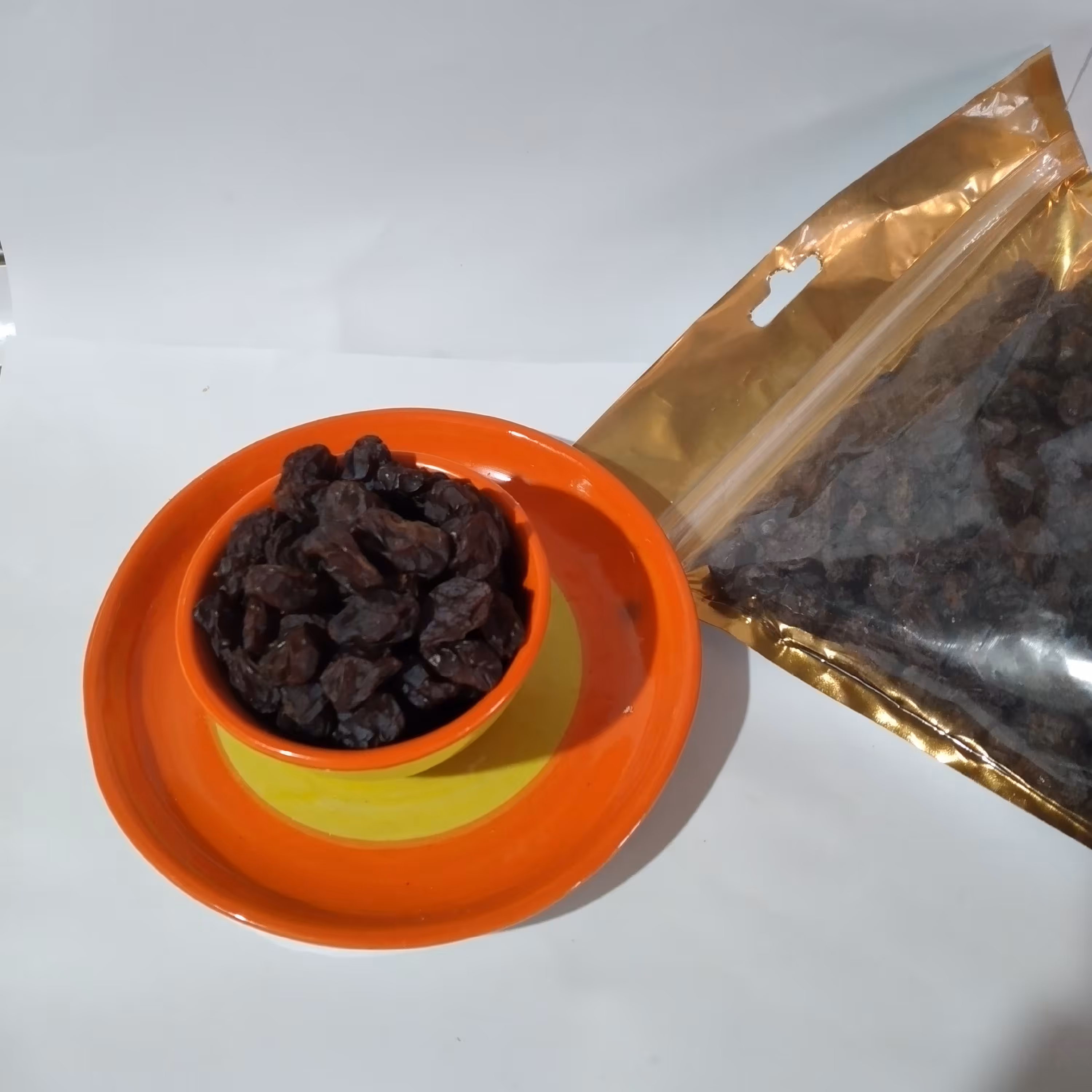 مویز قرمز  2 کیلویی درشت و دیم نگین دشمن زیاری