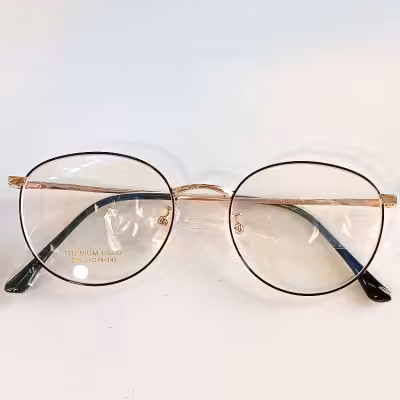 عینک طبی با قابلیت تعویض عدسی های نمره دار