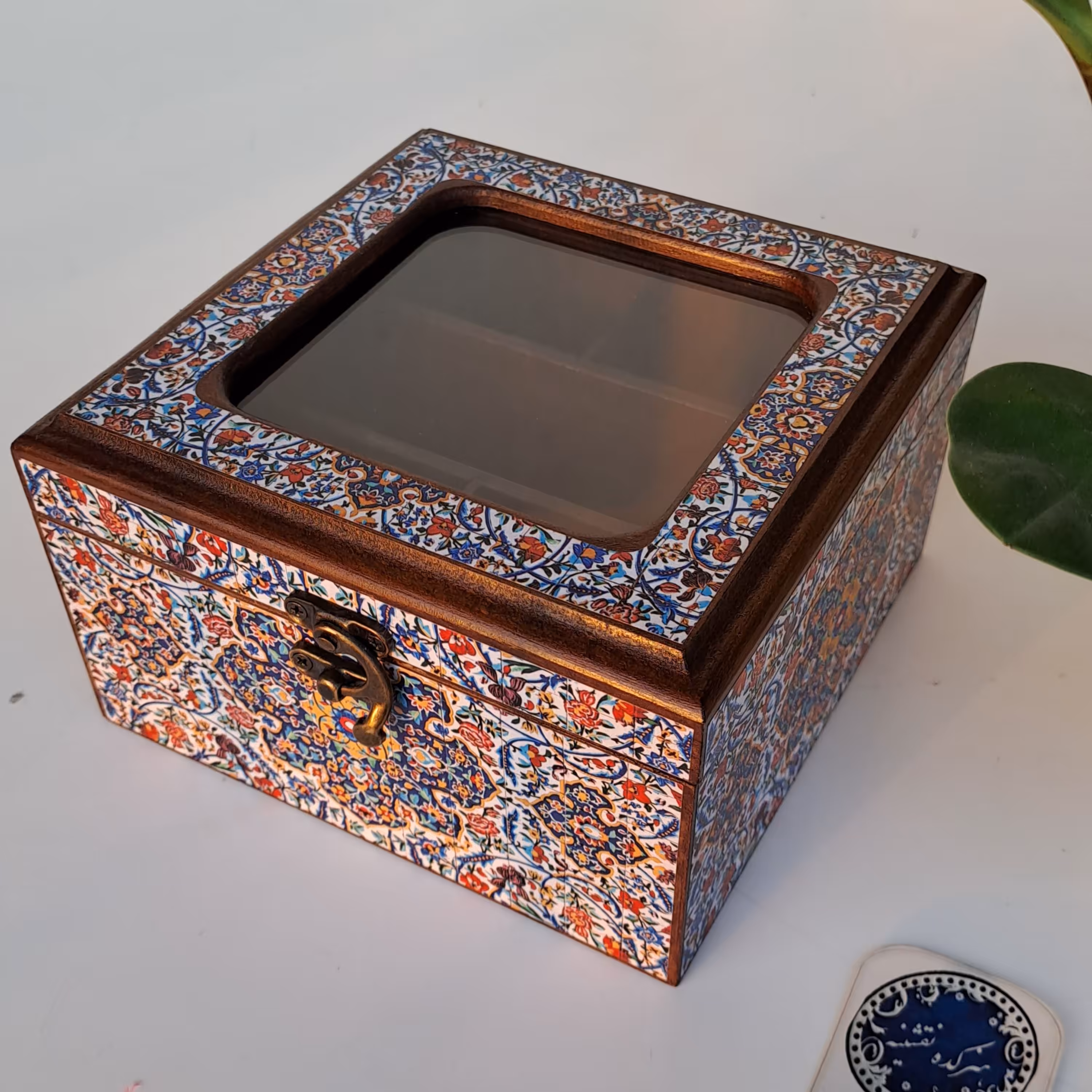 جعبه دمنوش درشیشه ای تکنیک دکوپاژ ابعاد 17در17 کد طرح 110