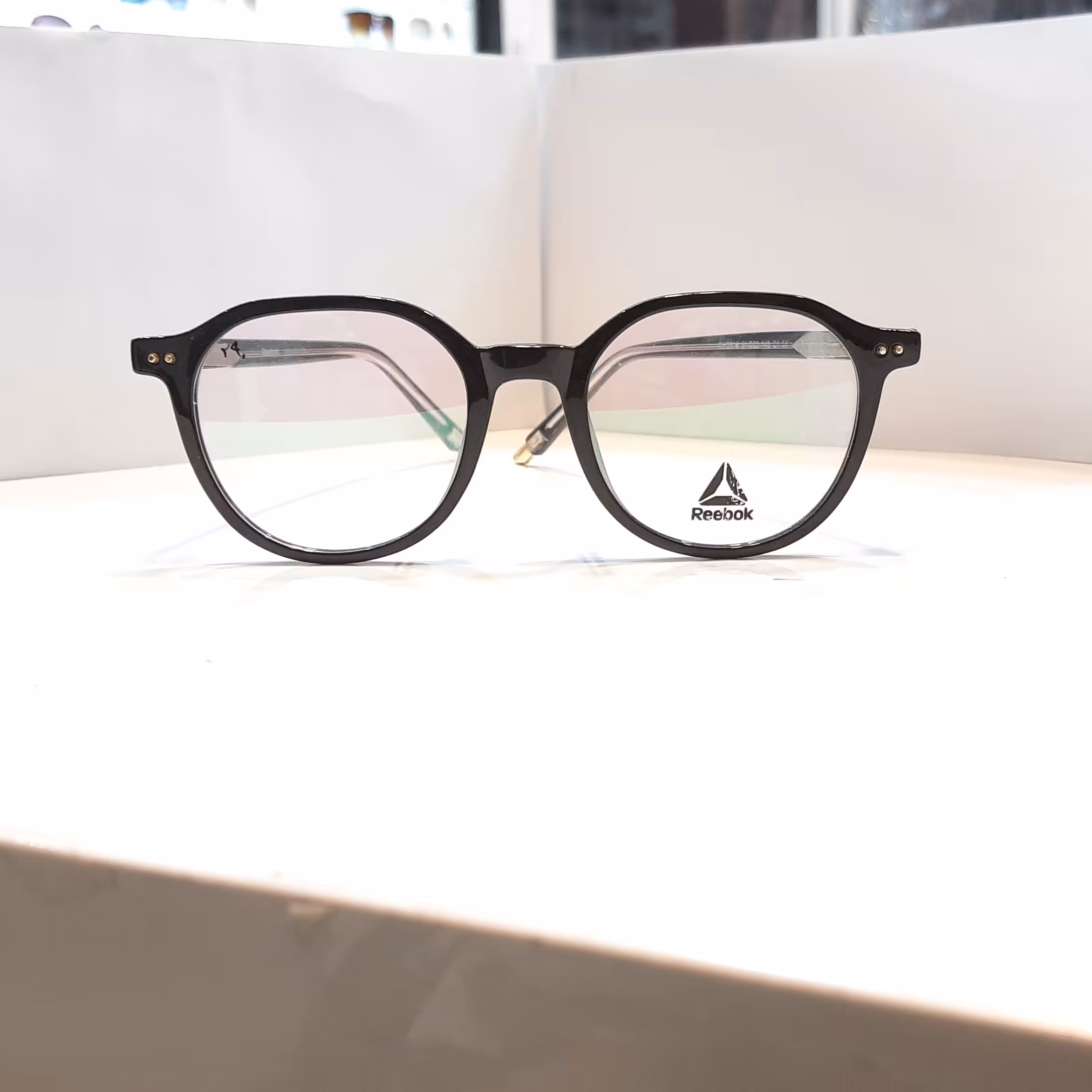 عینک طبی  مخصوص کار با کامپیوتر و گوشی و تبلت با عدسی بلوکات