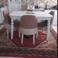 میز ناهارخوری   کرایه رایگان نیست به عهده خریدار هست 