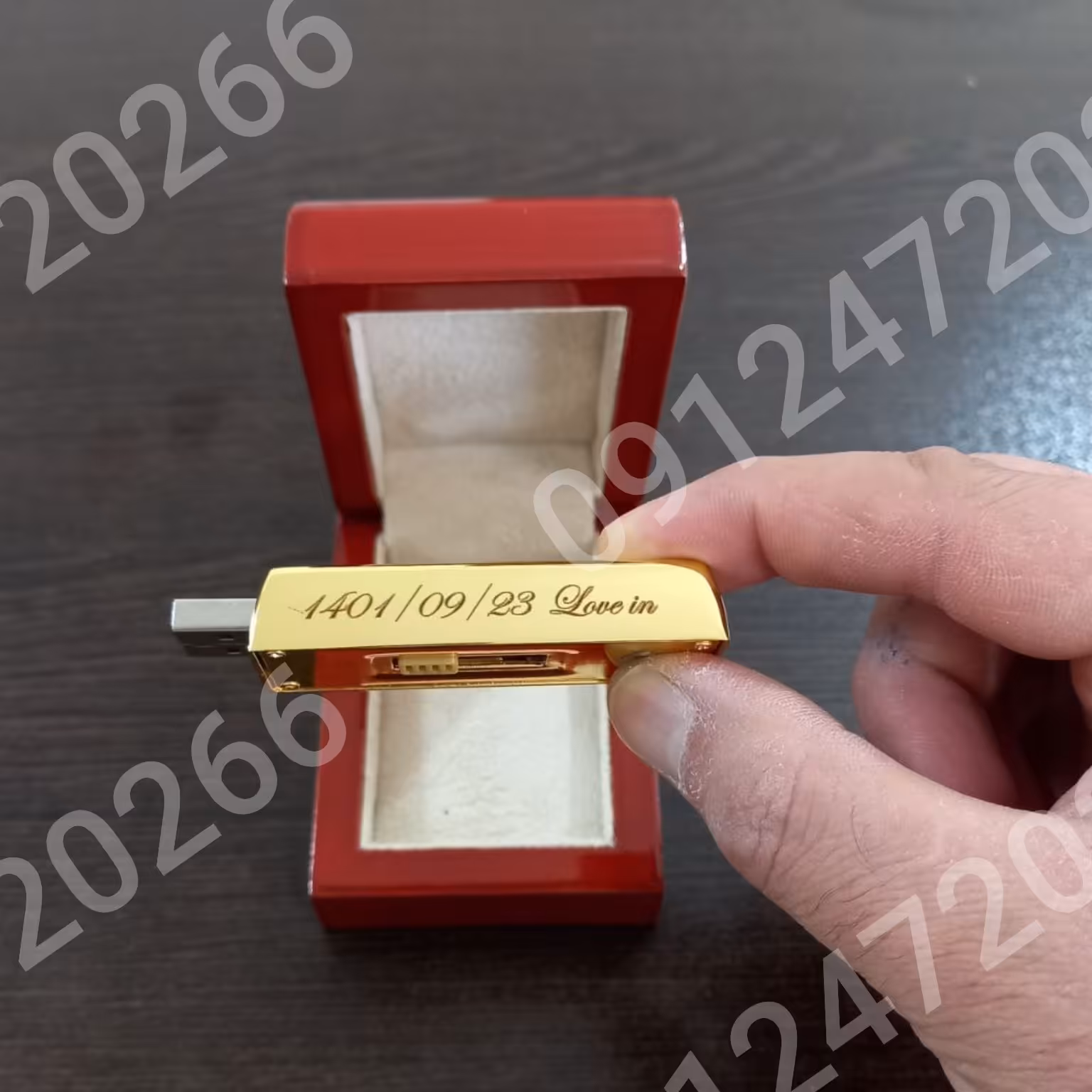 فلش شمش32گیگ  روکش طلا 24عیار با جعبه چوبی و شناسنامه به همراه حک اسم رایگان 