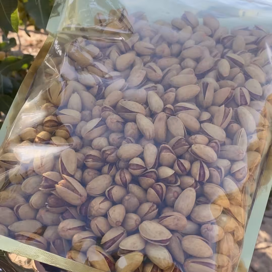 پسته بادامی اعلا  مستقیم از کشاوز خرید کنید