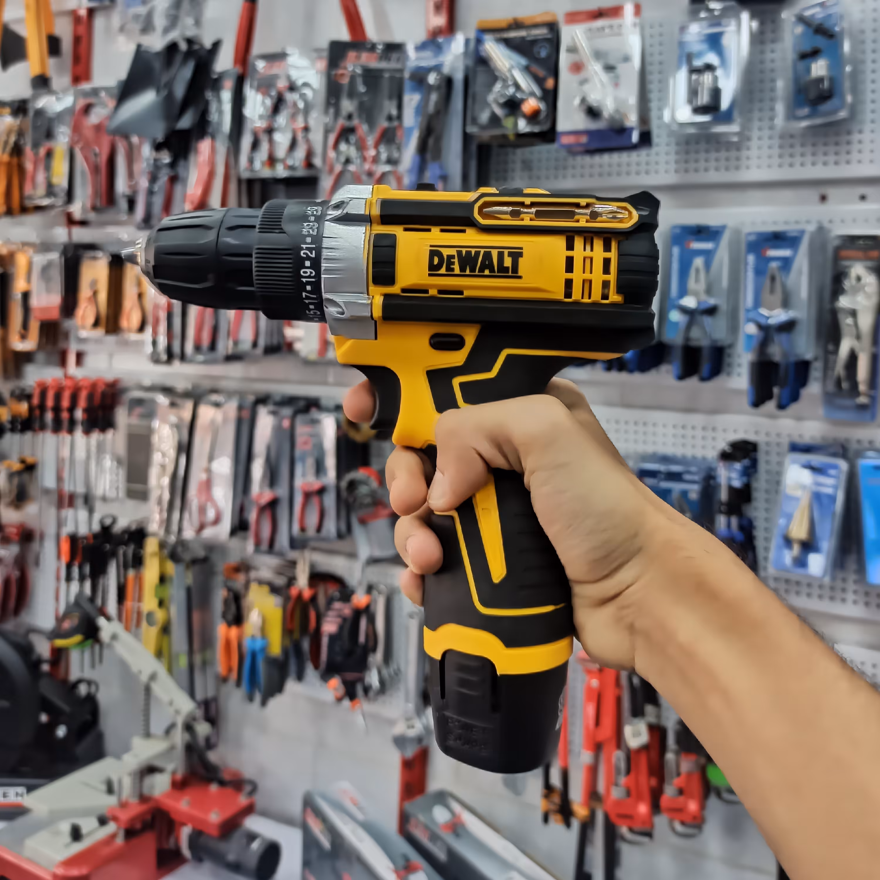 دریل پیچ گوشتی شارژی برند دیوالت (DeWalt) پک کامل 24 تکه