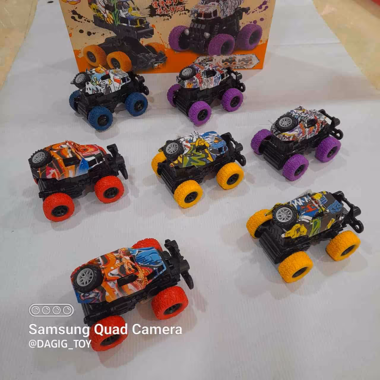 خرید اسباب بازی ماشین فلزی گرافیتی نقاشی