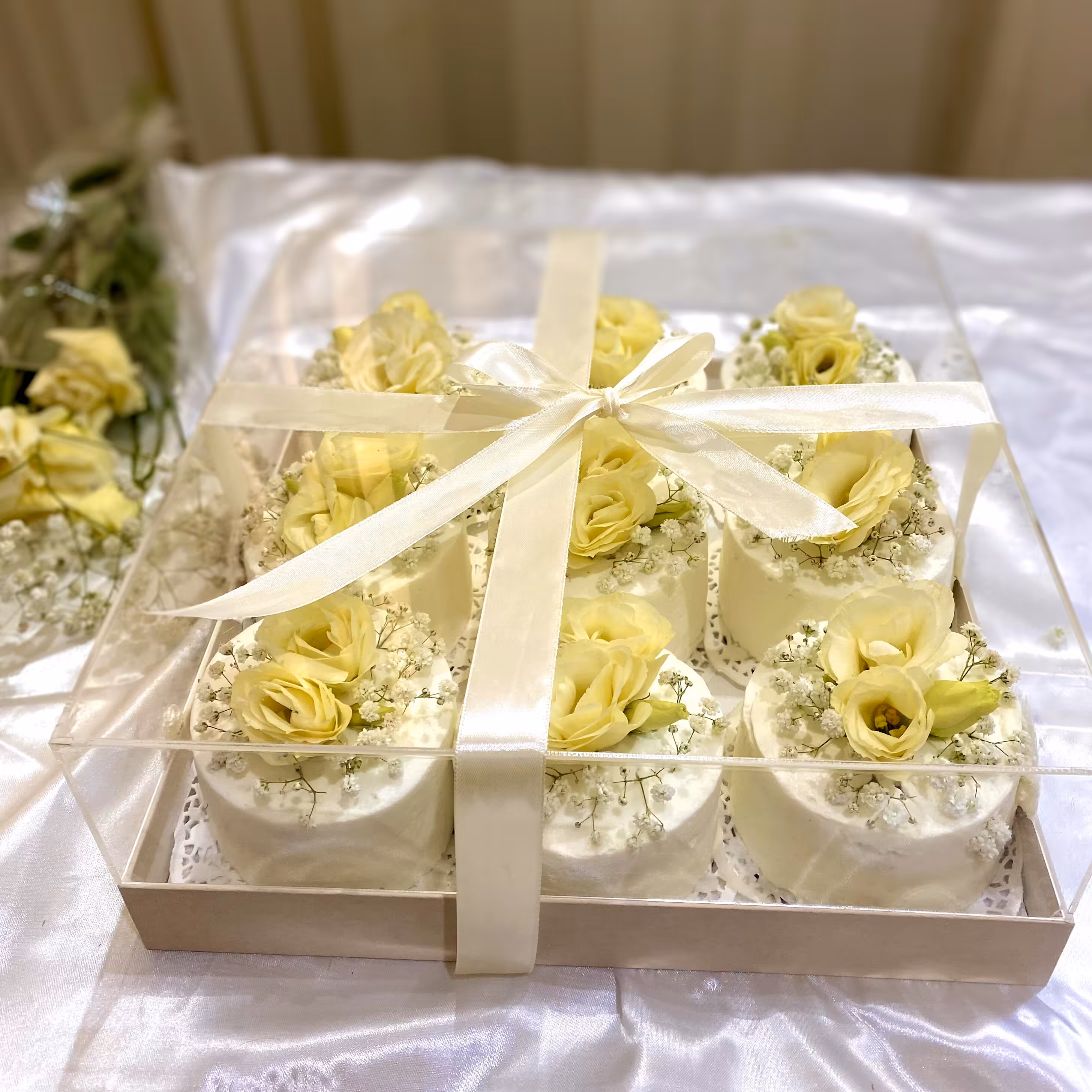 جعبه چرمی با سر شفاف مینی کیک خواستگاری یا بله برون