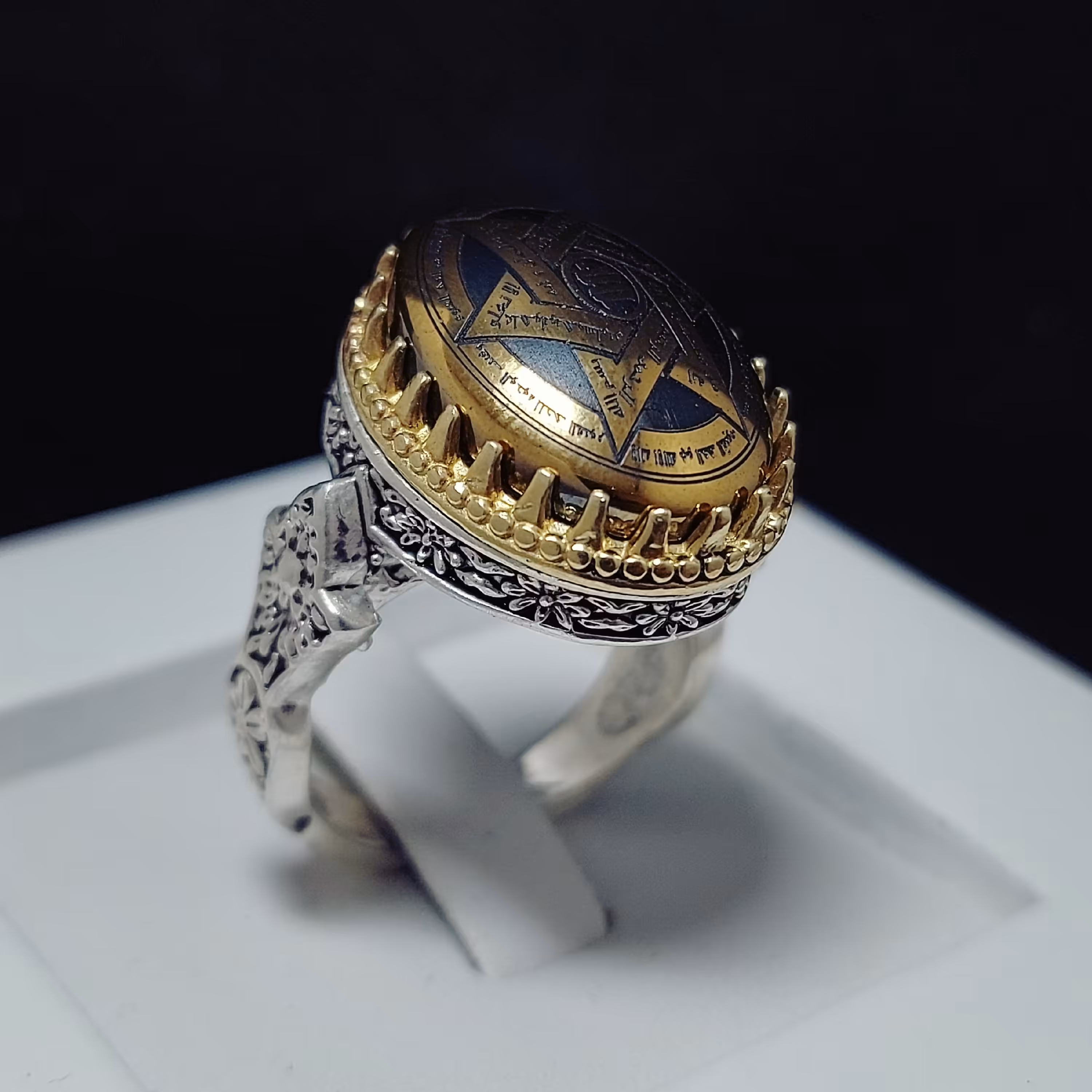 انگشتر نقره زیبای مردانه طرح صفوی با نگین حدید ستاره سلیمان اصلی و معدنی 