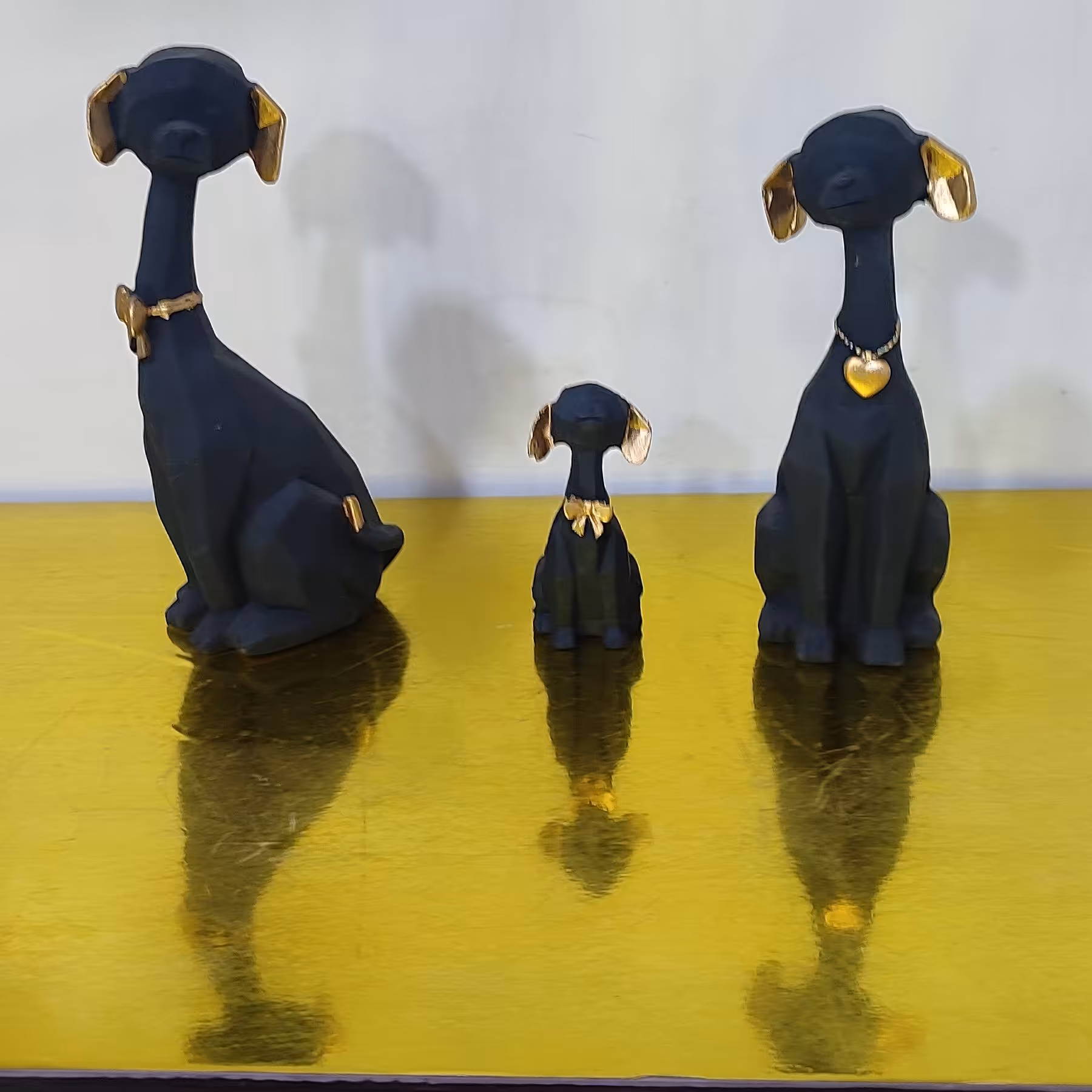 مجسمه پلی استر  سگ خانواده