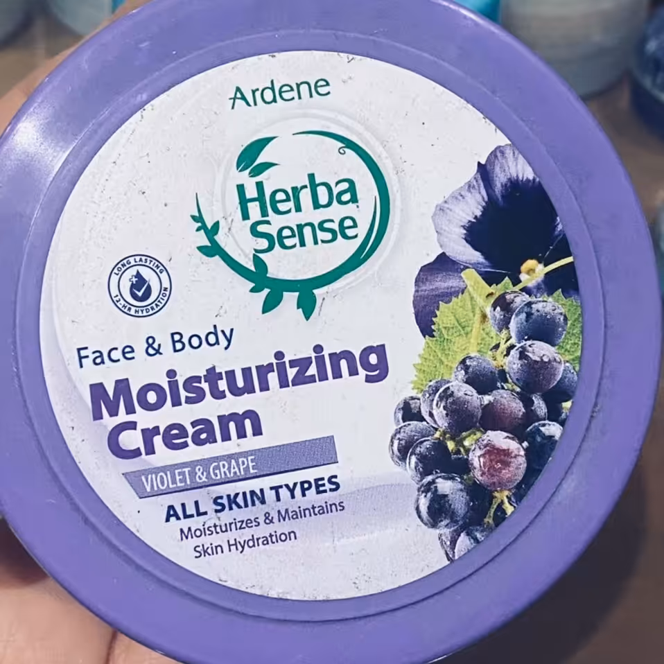 کرم نرم کننده دست و صورت و بدن آردن هرباسنس با رایحه انگور وبنفشه