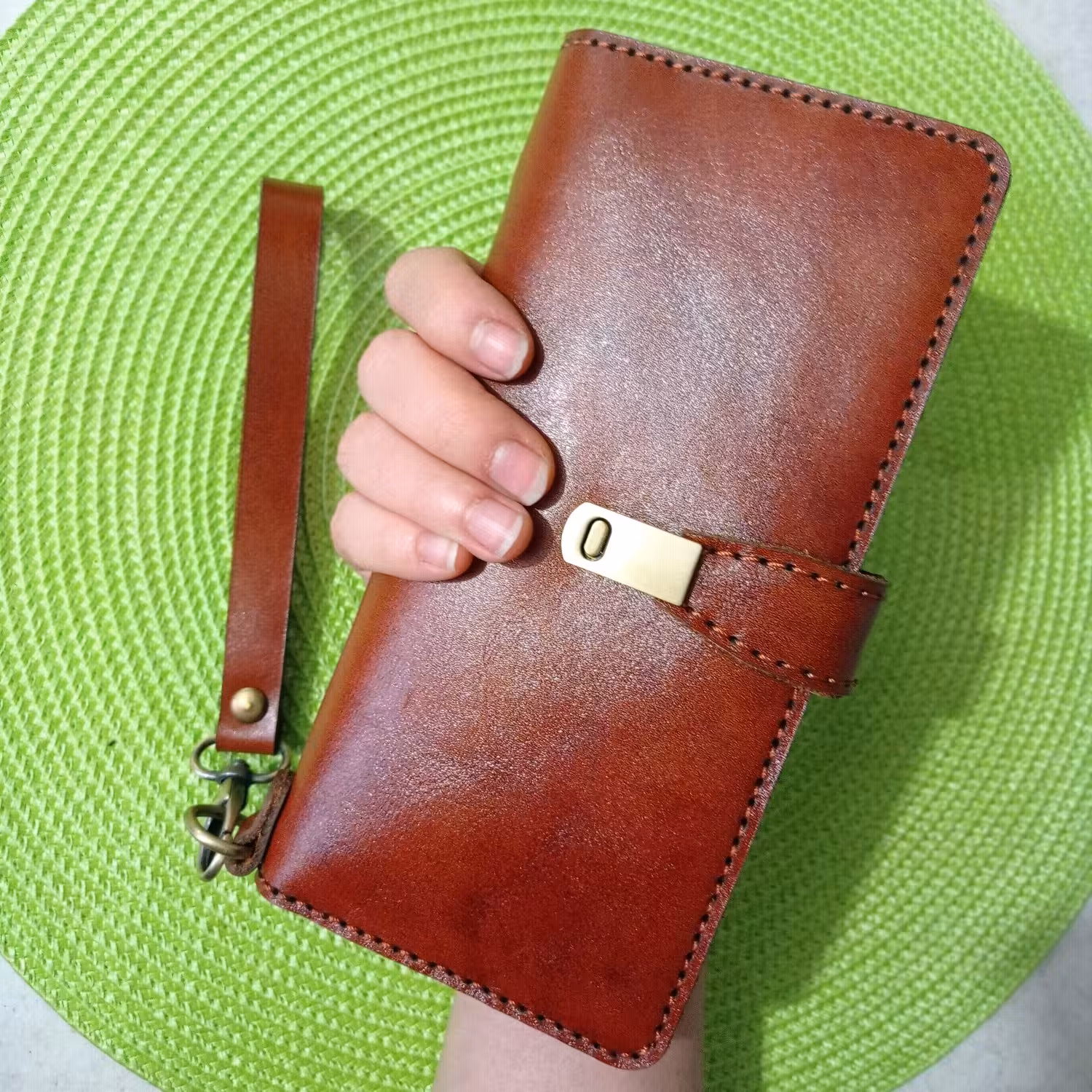 کیف پول چرم دست دوز عسلی تیره