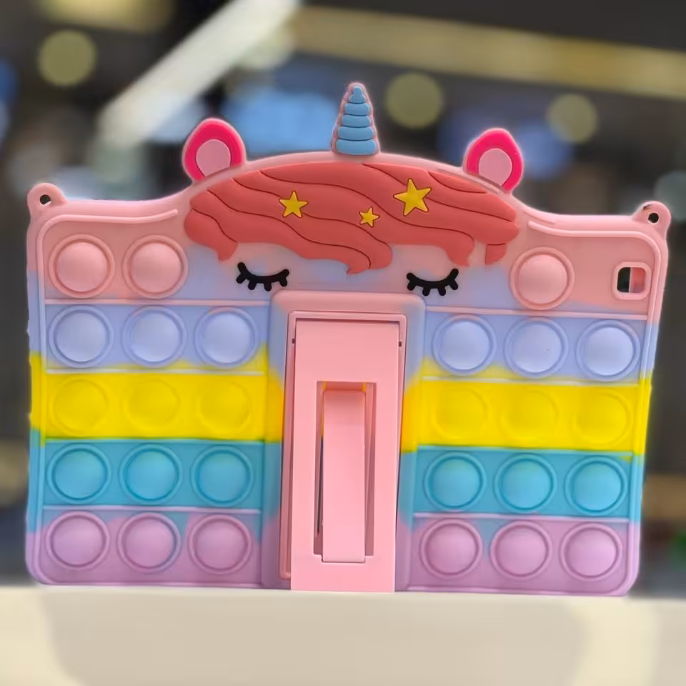 قاب فیجتی تبلت سامسونگ همراه با بند آویز در 2 طرح یونیکورن و خرس قهوه ای