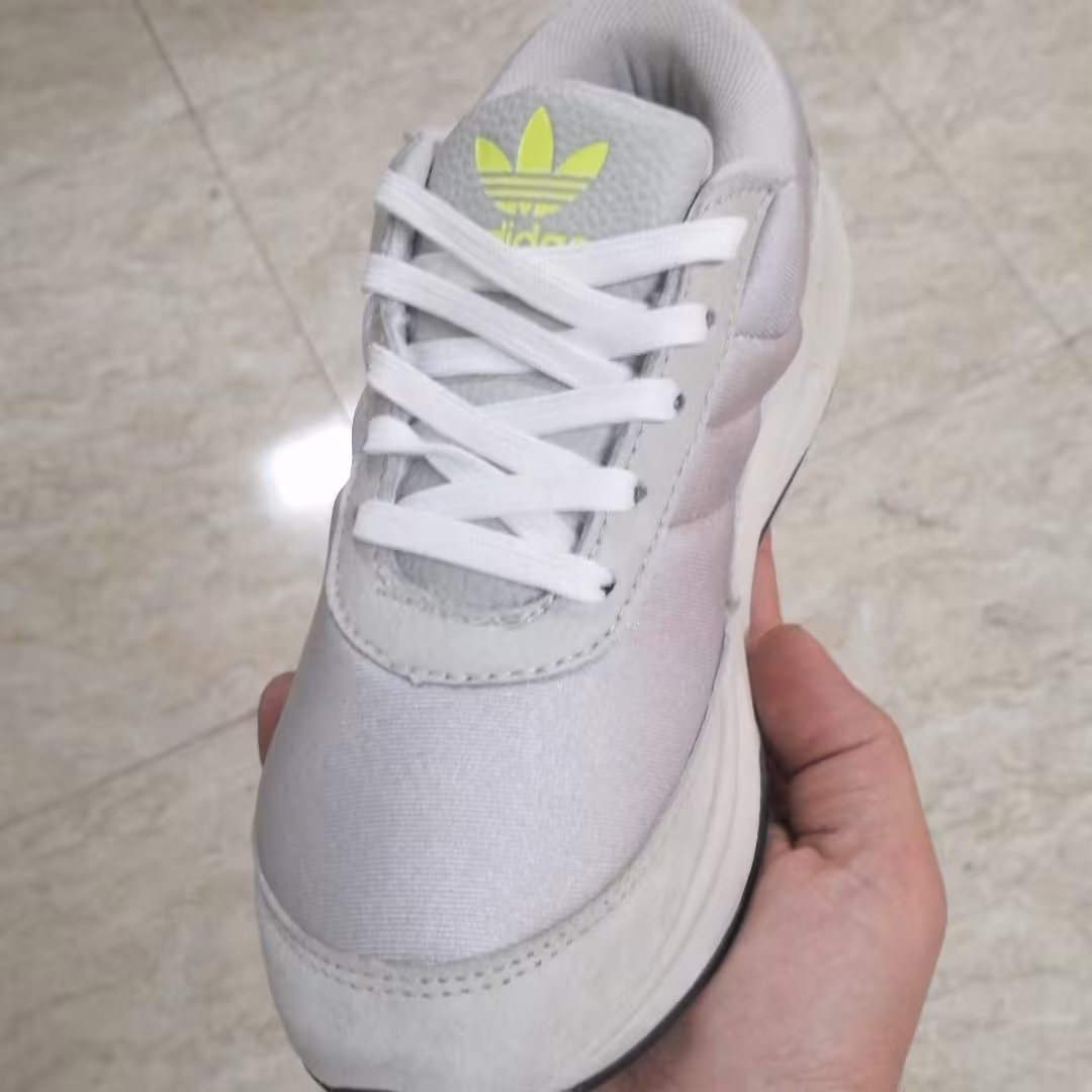 کتونی برند آدیداس شارک سایز 37 و 38