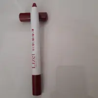رژلب مدادی Lizelبسیار زیبا وبا کیفیت و ماندگاری عالی مناسب خانمهای خوش سلیقه