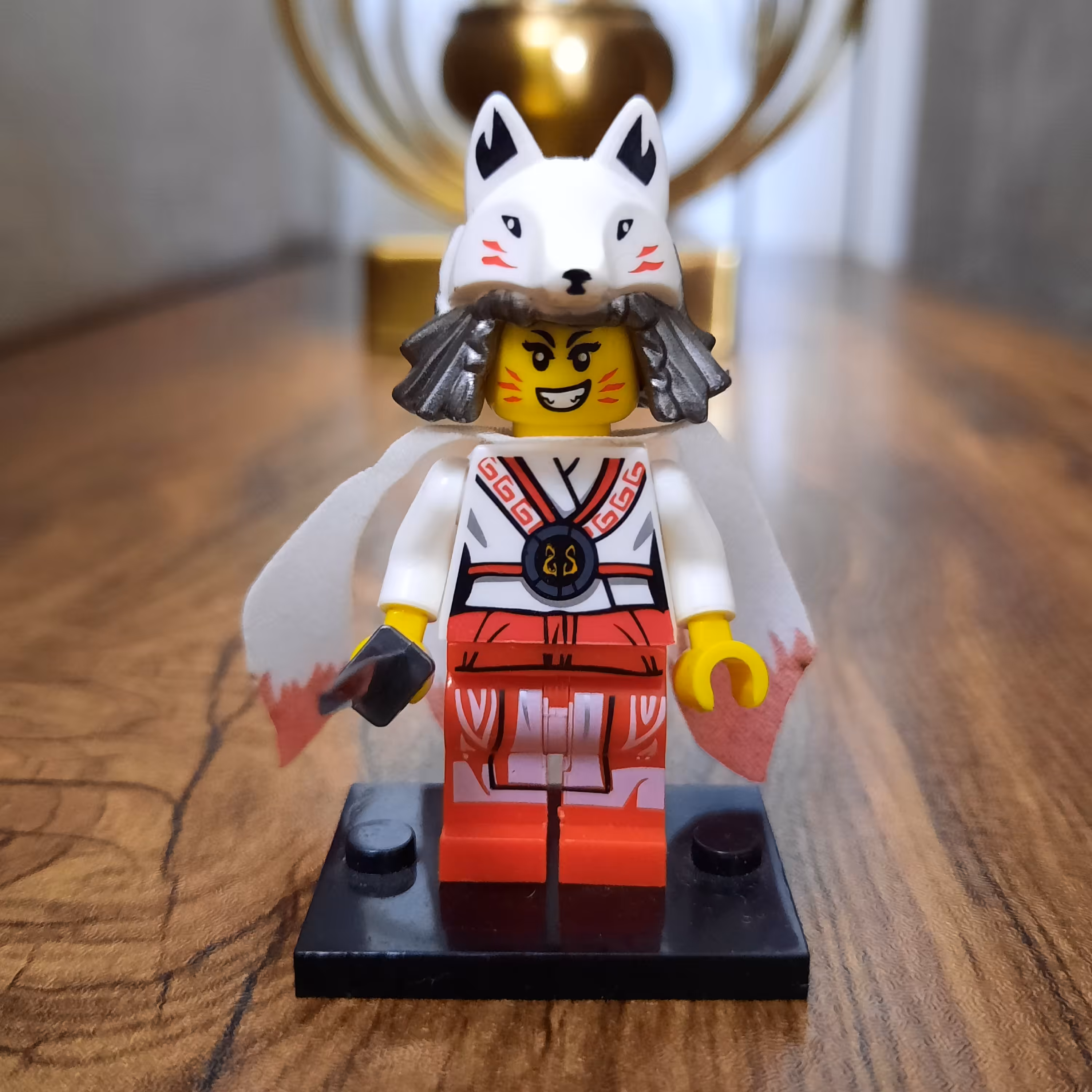 لگو دختر گرگی دو چهره