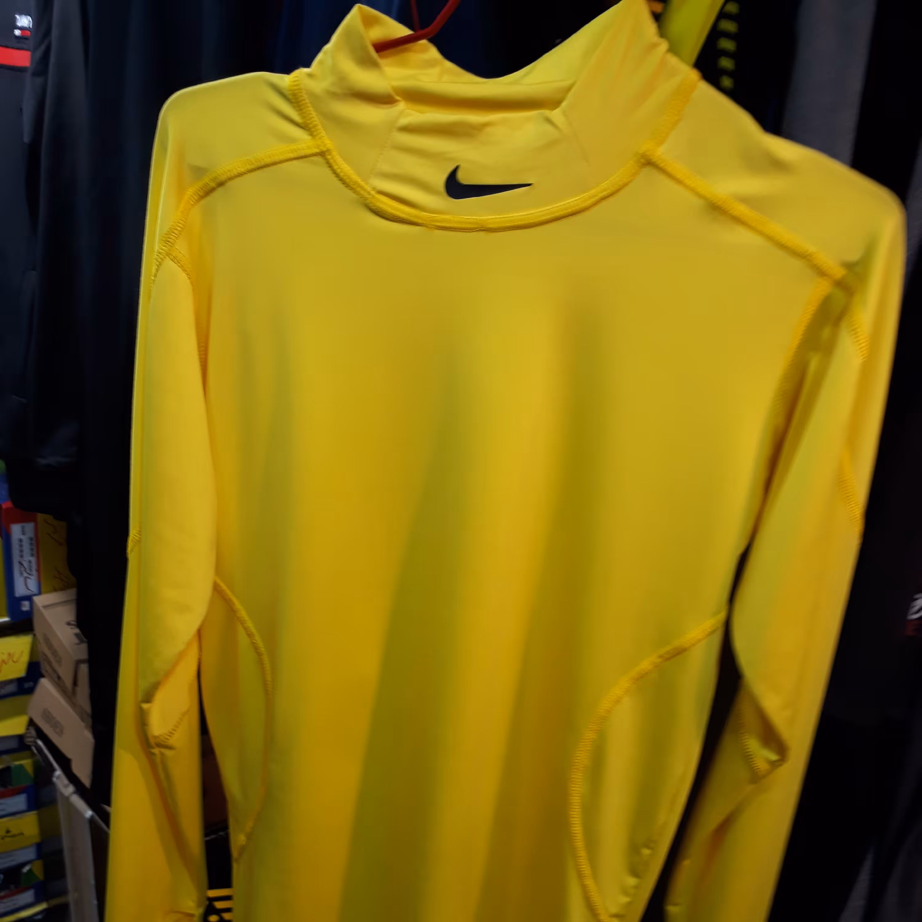 لباس ورزشی استریج زرد مناسب برای ورزش