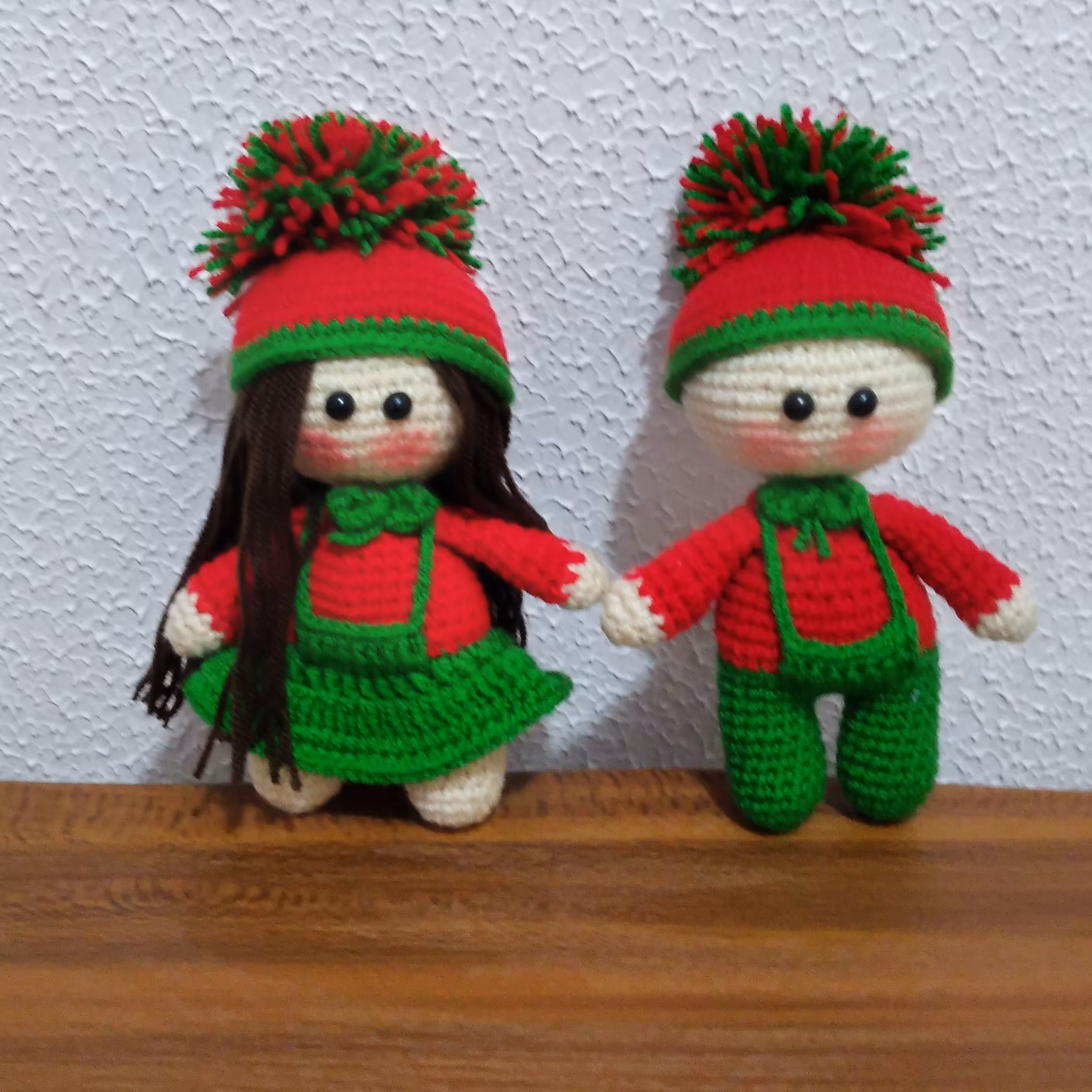 عروسک بافتنی مدل دختر روسی کوچولو 15 سانتی دستباف