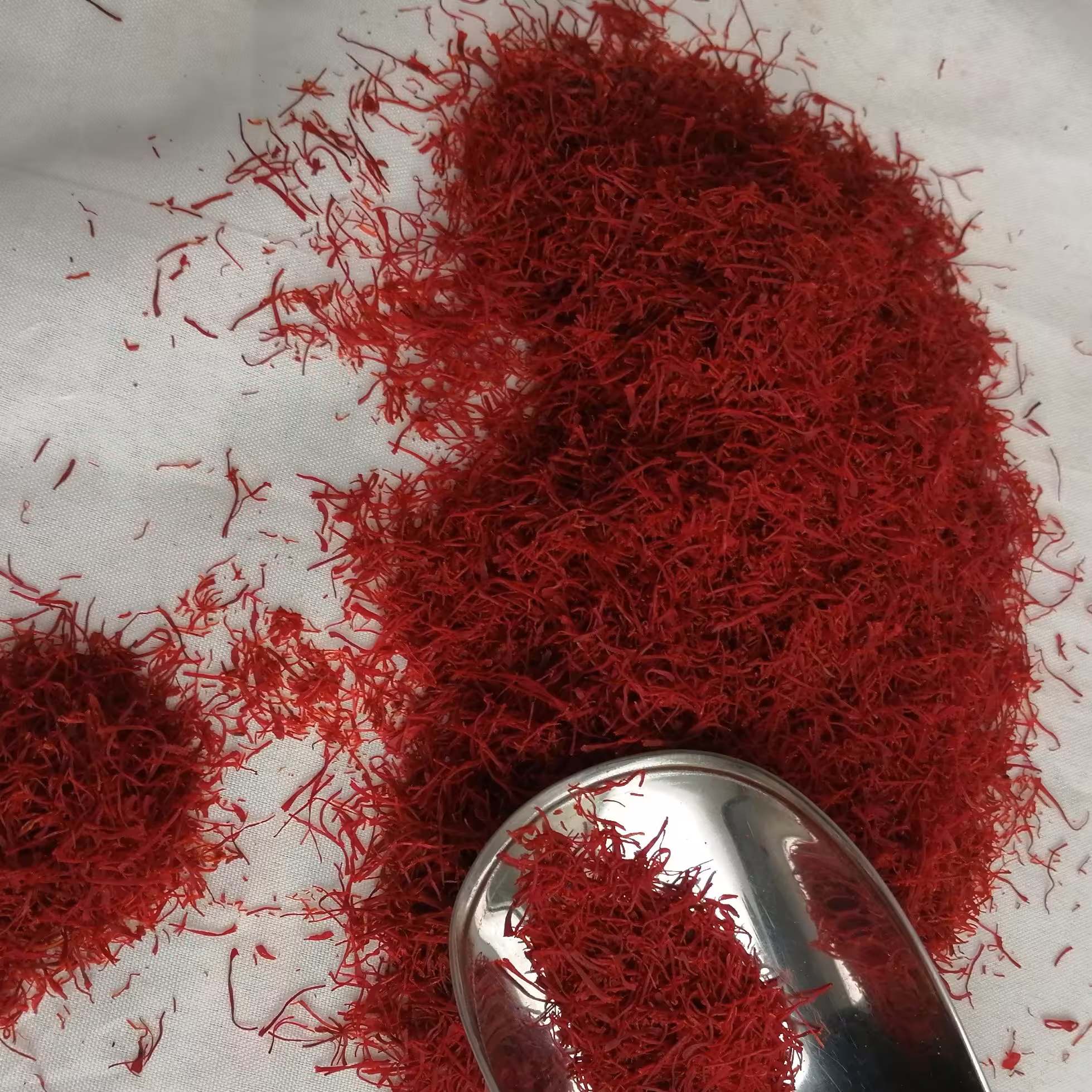 200 گرم زعفران شکسته