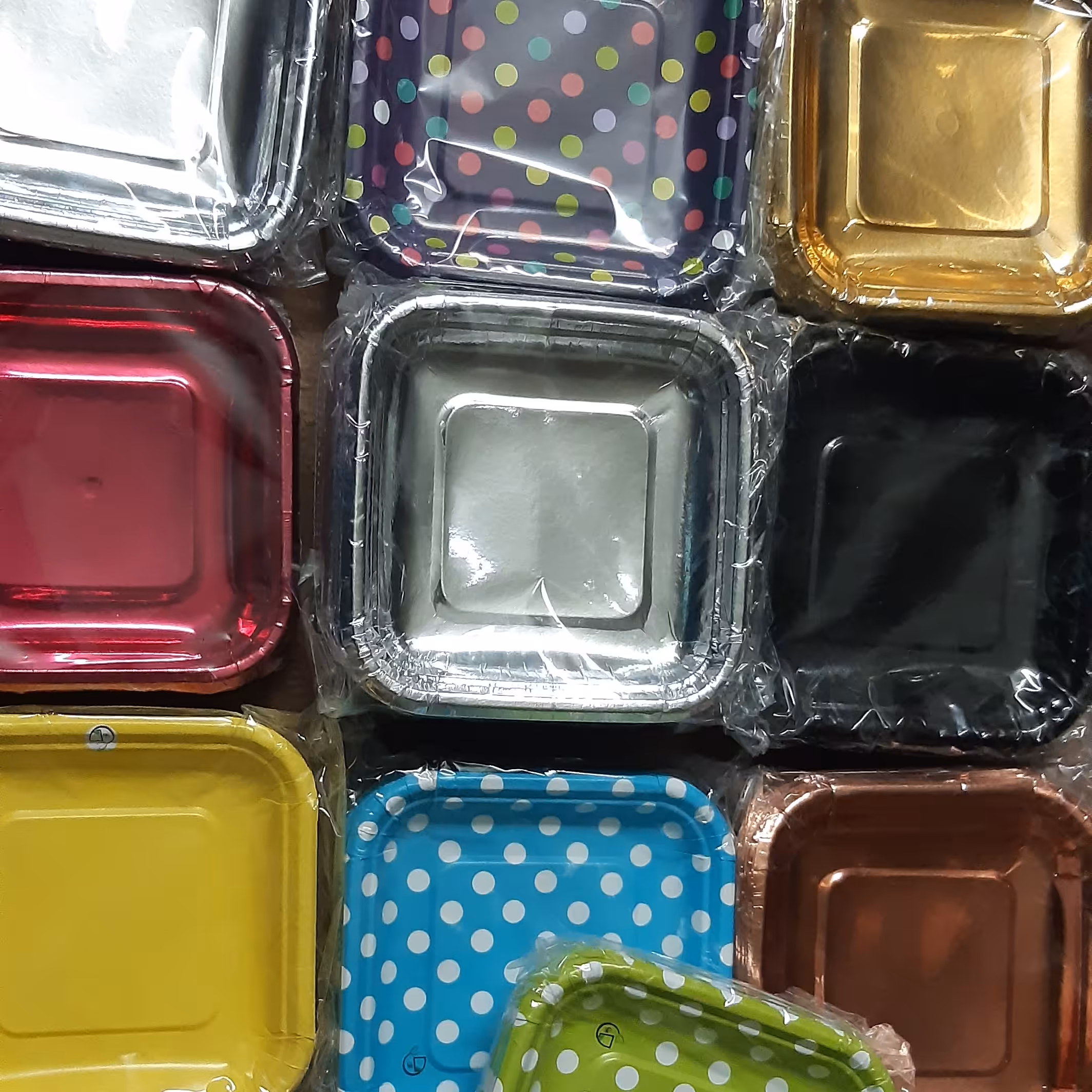 بشقاب های مجلسی و رنگی تولد