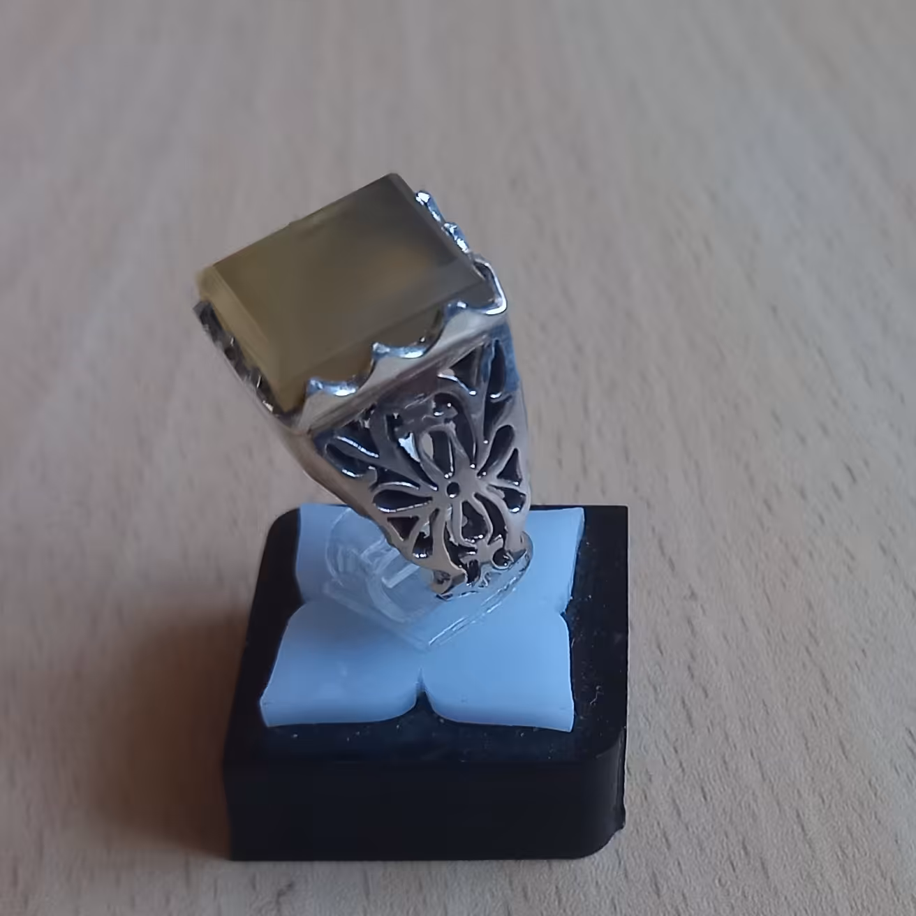 انگشتر نقره دست ساز با عقیق زرد  معدنی ایرانی 