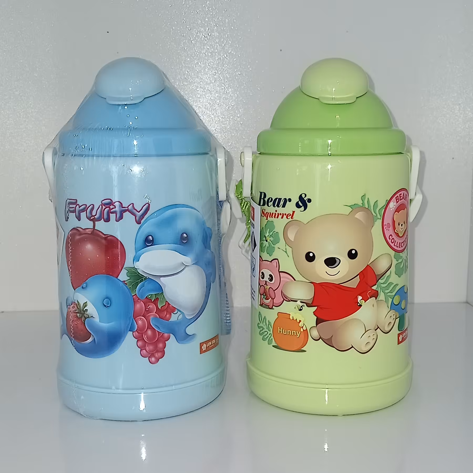 قمقمه 500 میل نی دار ساخت اندونزی با دهانه گشاد و بند دار ، قمقمه آب ، قمقمه باشگاهی ،قمقمه مدرسه ،قمقمه با طرح فانتزی