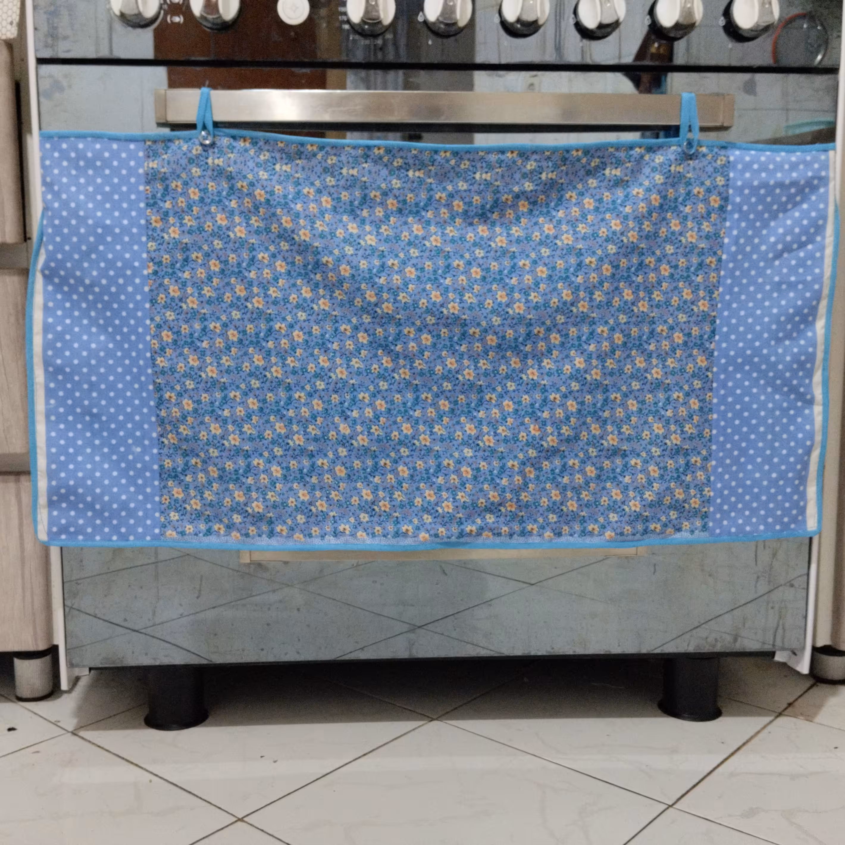 نمگیر جلوی شیشه  گاز   یک رو پلاستیک و یک رو پارچه