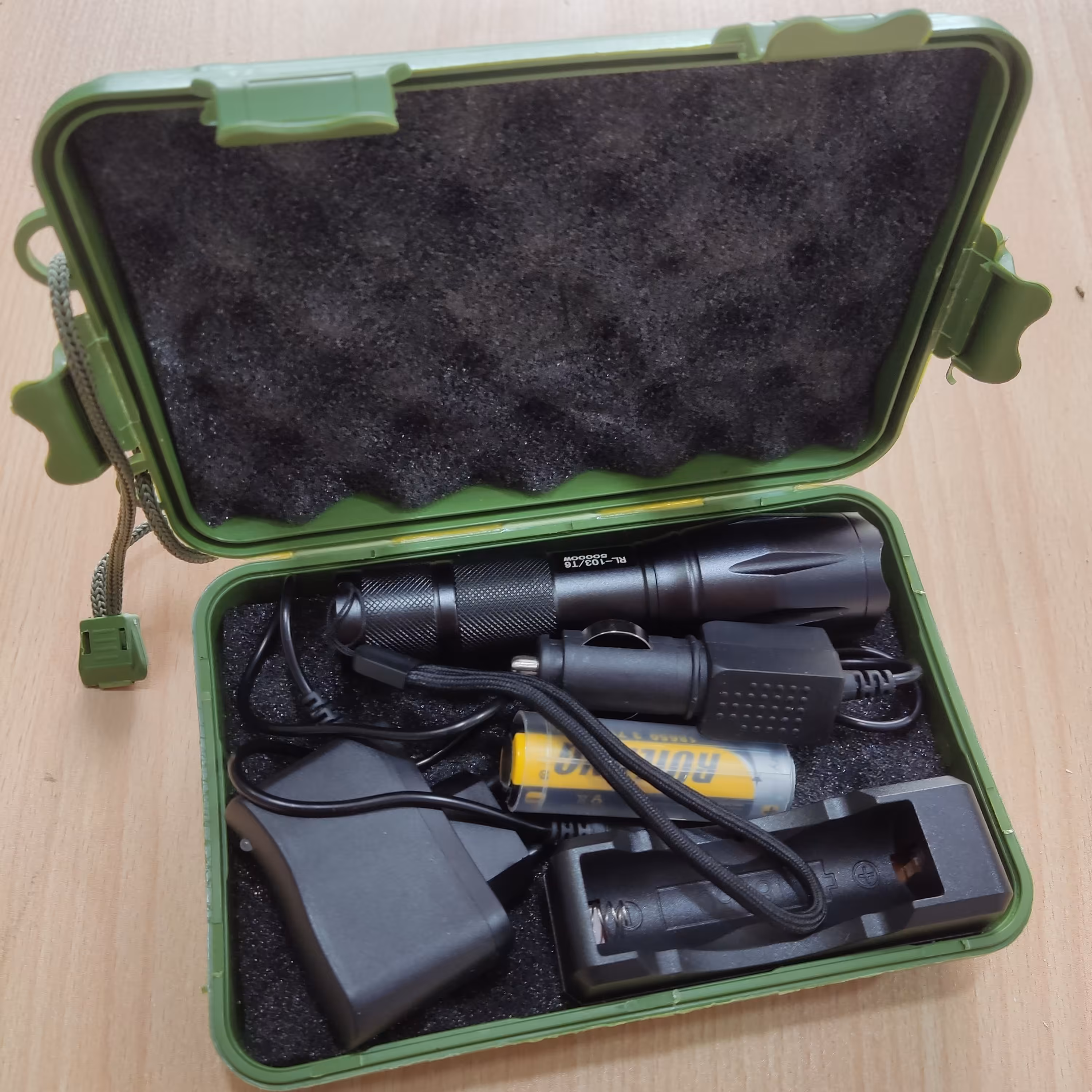 چراغ قوه پلیسی