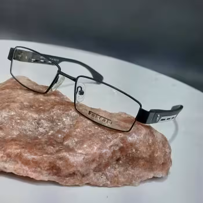 عینک طبی مردانه برای صورت های متوسط و کوچک مناسب نصب انواع عدسی