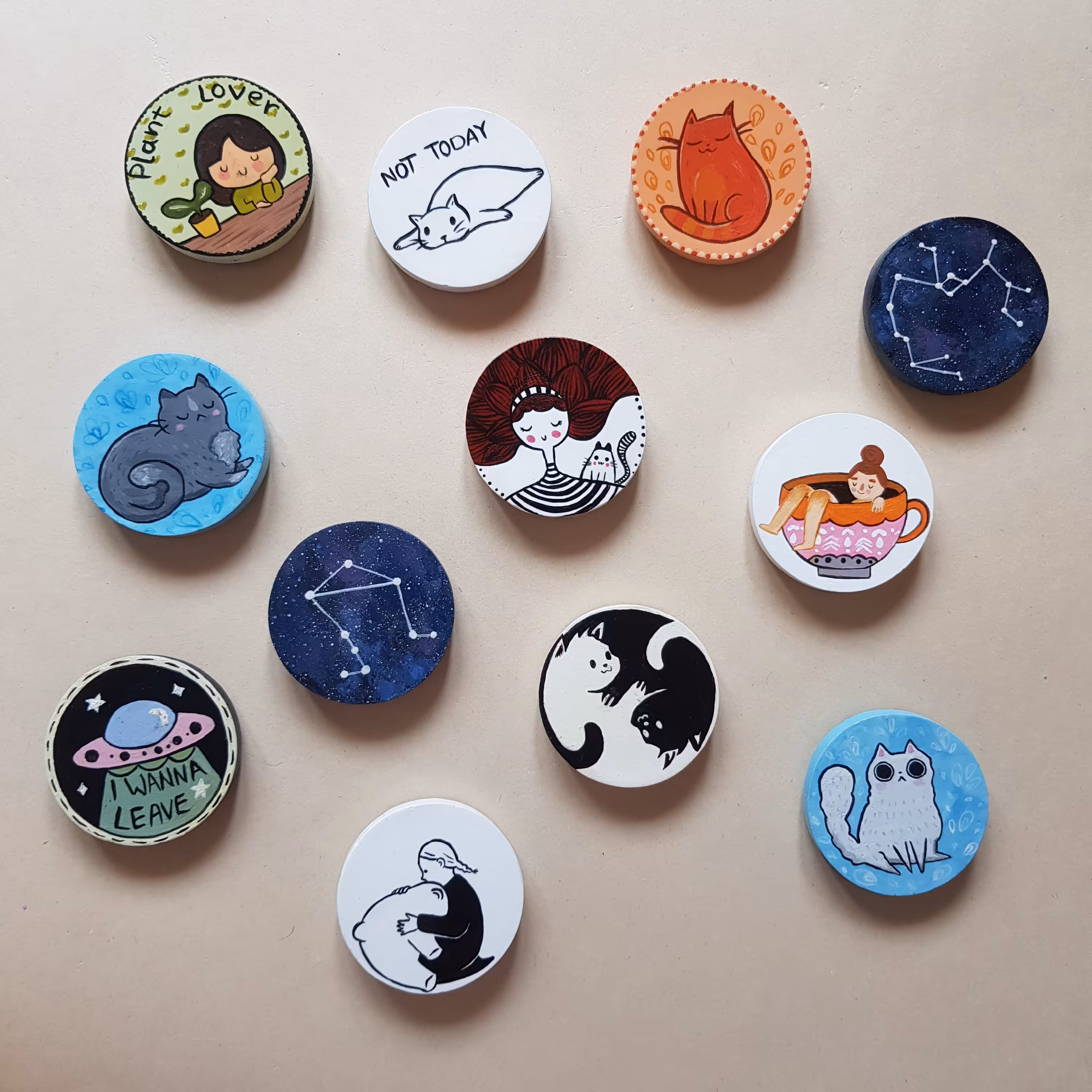 مگنت و رویخچالی سفالی طرح های متفاوت - قطر 5 سانتی متر 