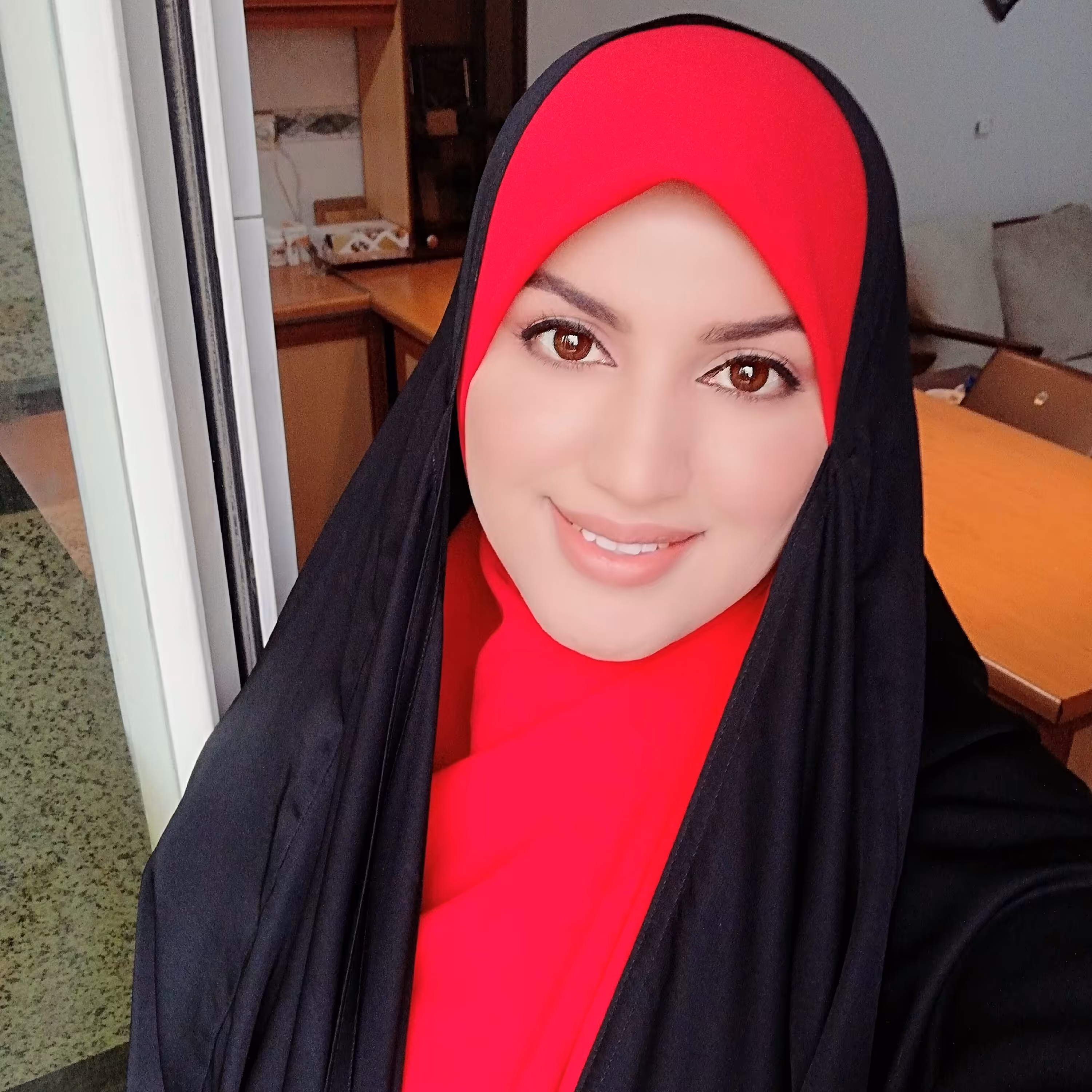 روسری سوپرنخ حریر قرمز