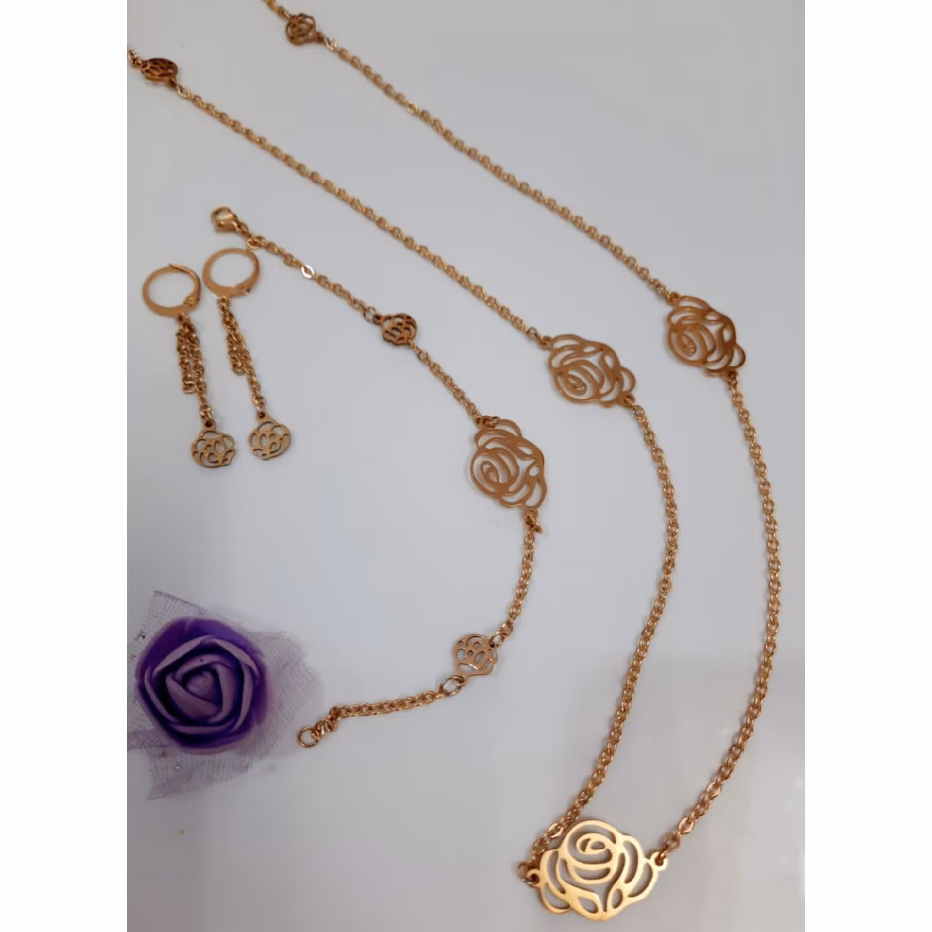 ست دستبند و گردنبند و گوشواره 
جنس استیل
 رنگ ثابت
 ارسال رایگان
 با ضمانت