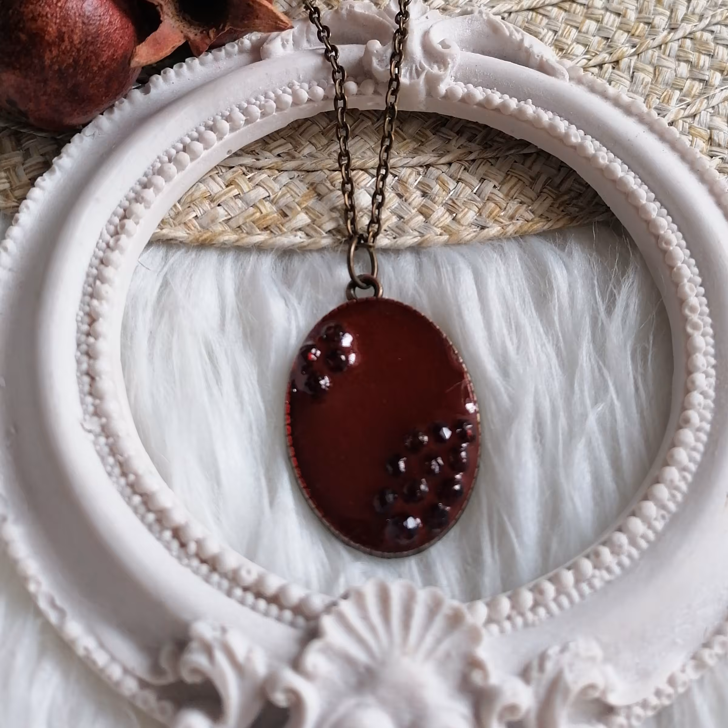 رومانتویی گردنبند رزین یلدایی