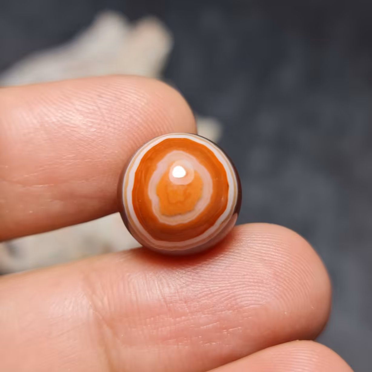  نگین زیبای سنگ عقیق سه پوست خوش رنگ معدنی
کد  28621
