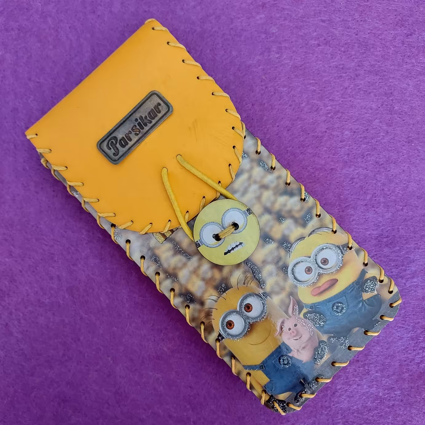 جامدادی مینیون مدل دکمه ای  مارک پارسیکار زیبا و باکیفیت