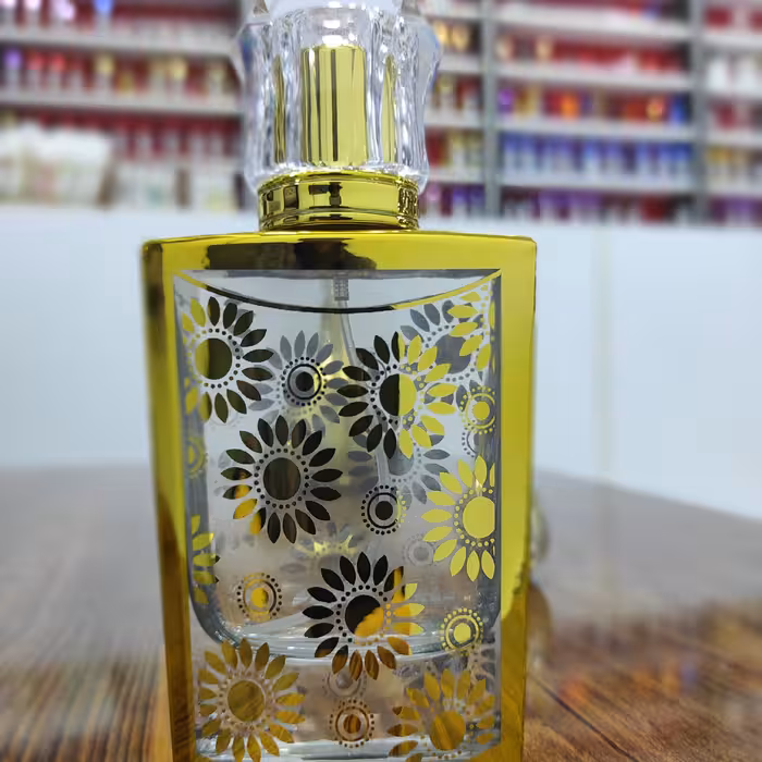 شیشه طلاکوب فوق العاده زیبا مناسب هدیه دادن و دکور بسیار زیبا هست حجم شیشه صد میل است 