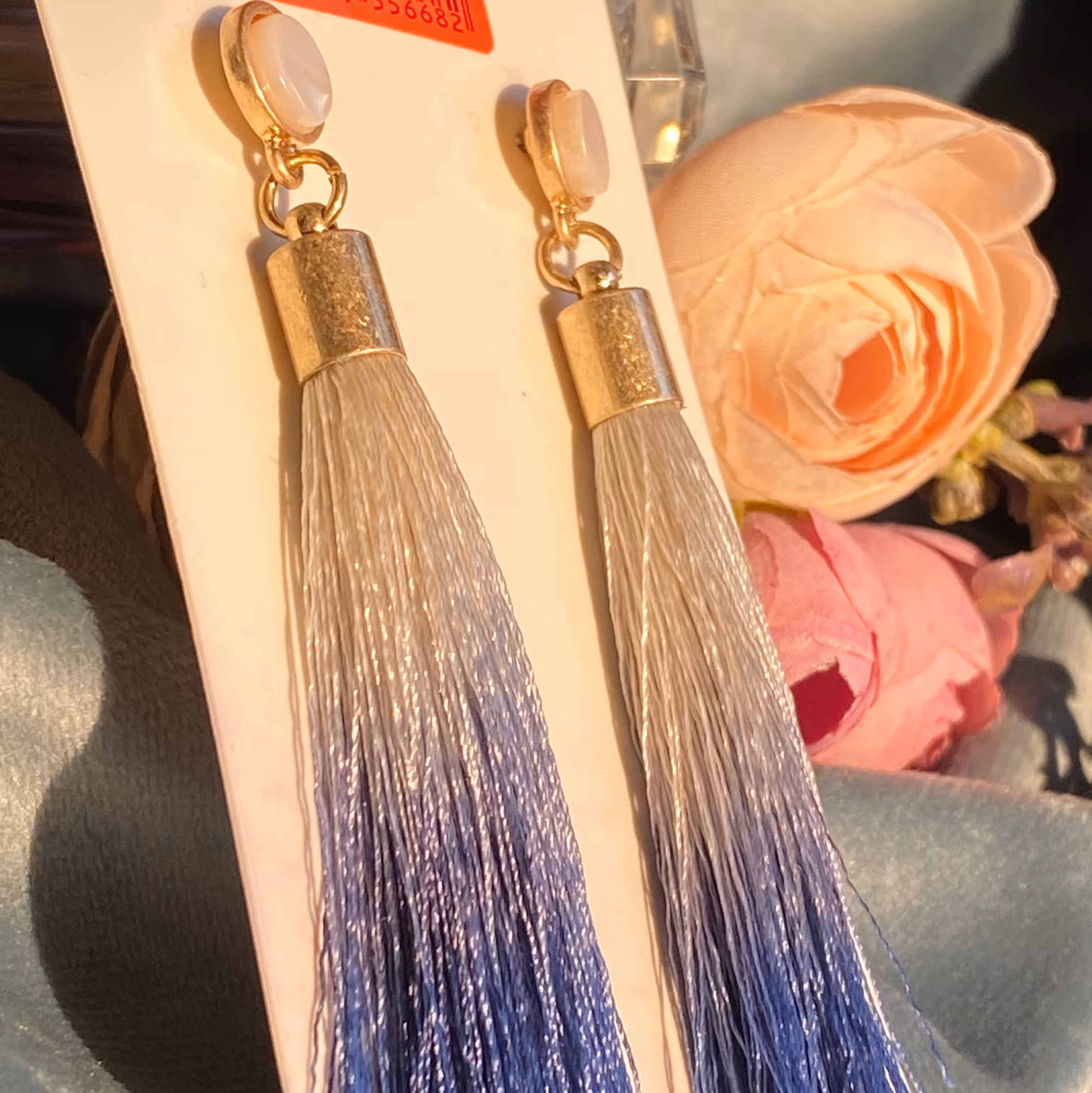 گوشواره میخی ابریشمی  گوشواره مجلسی اکسسوری دخترانه خاص مناسب کادو تولد زیورآلات زنانه وارداتی