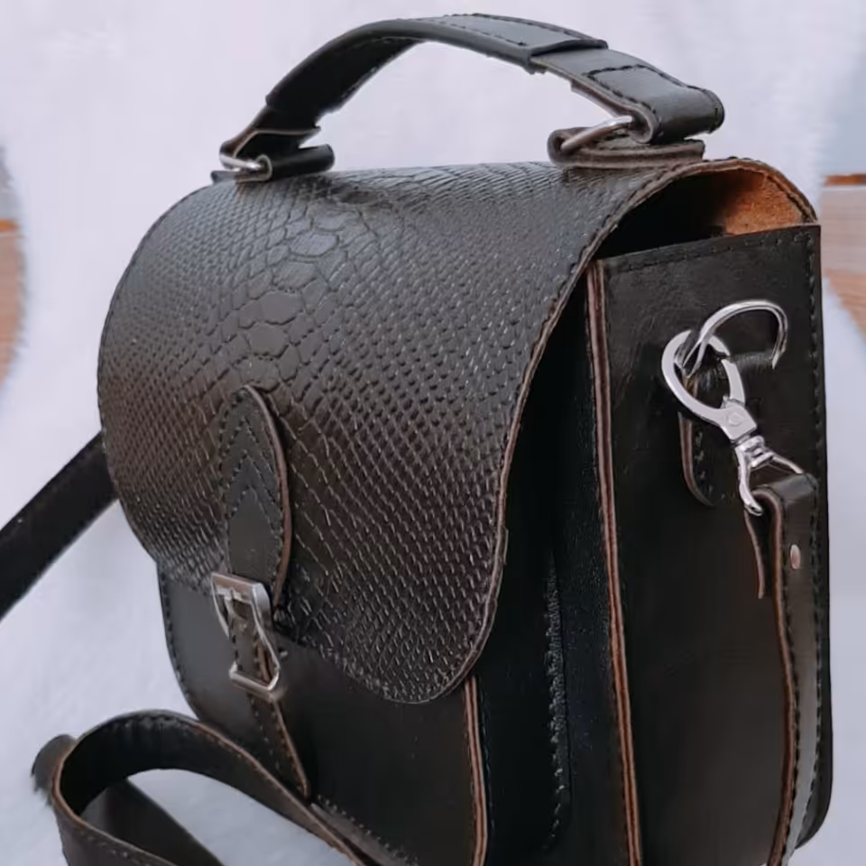 کیف دوشی زنانه چرم طبیعی دست دوز