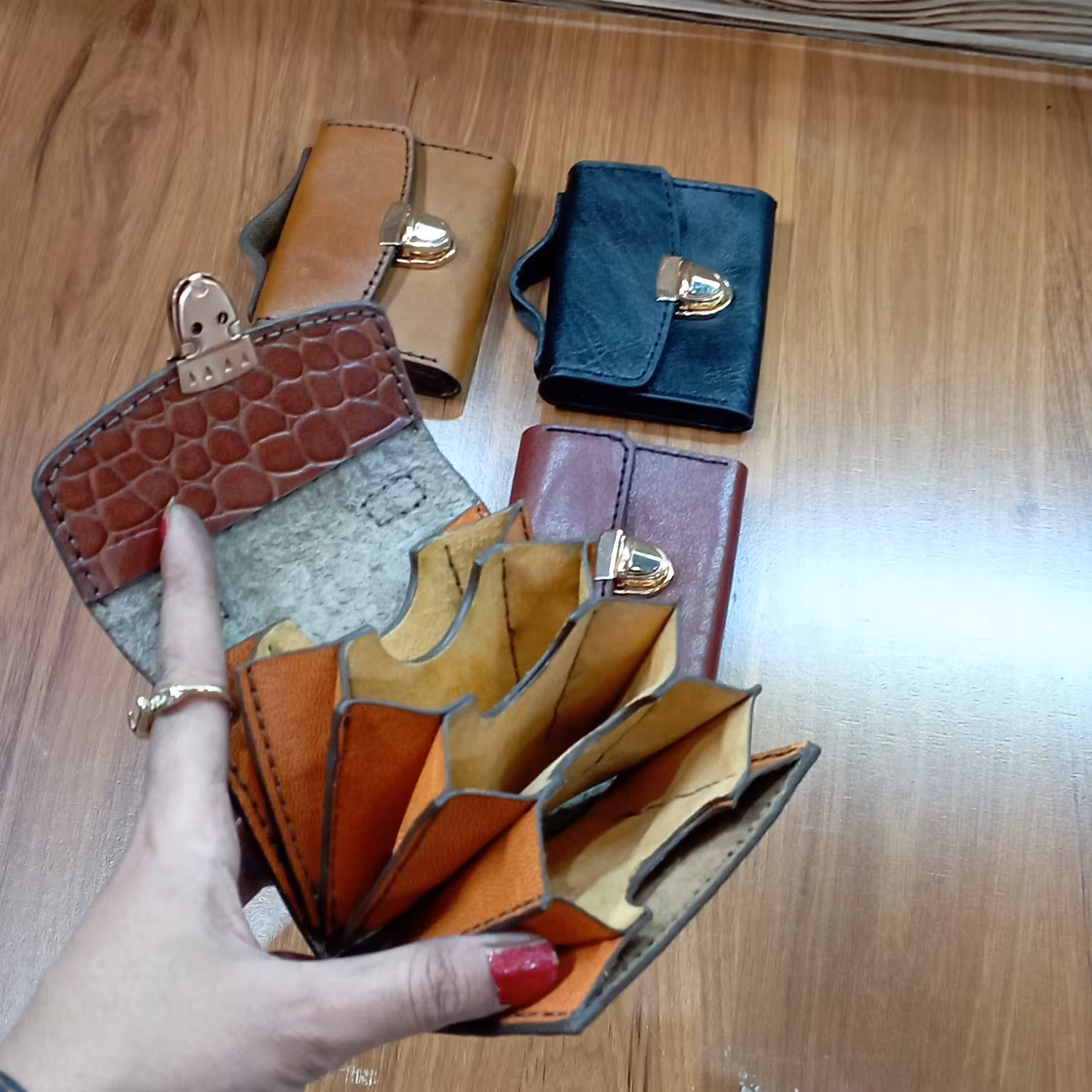 کیف کارتی چرم  گاوی شیک  وزیبا  ارسال رایگان 