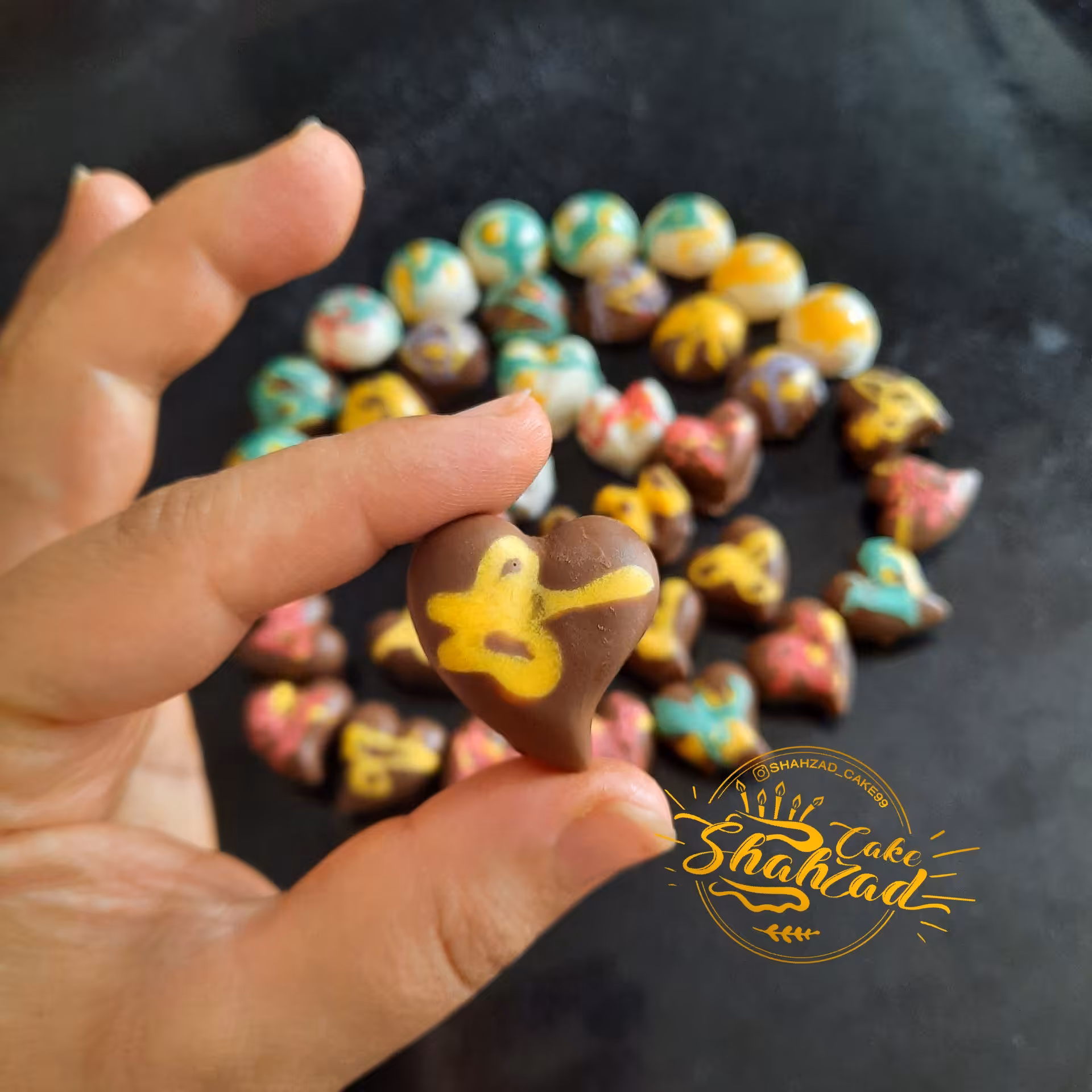 شکلاتهای مغز داردست ساز لاکچری شهزاد کیک
با مغزهای خوشمزه