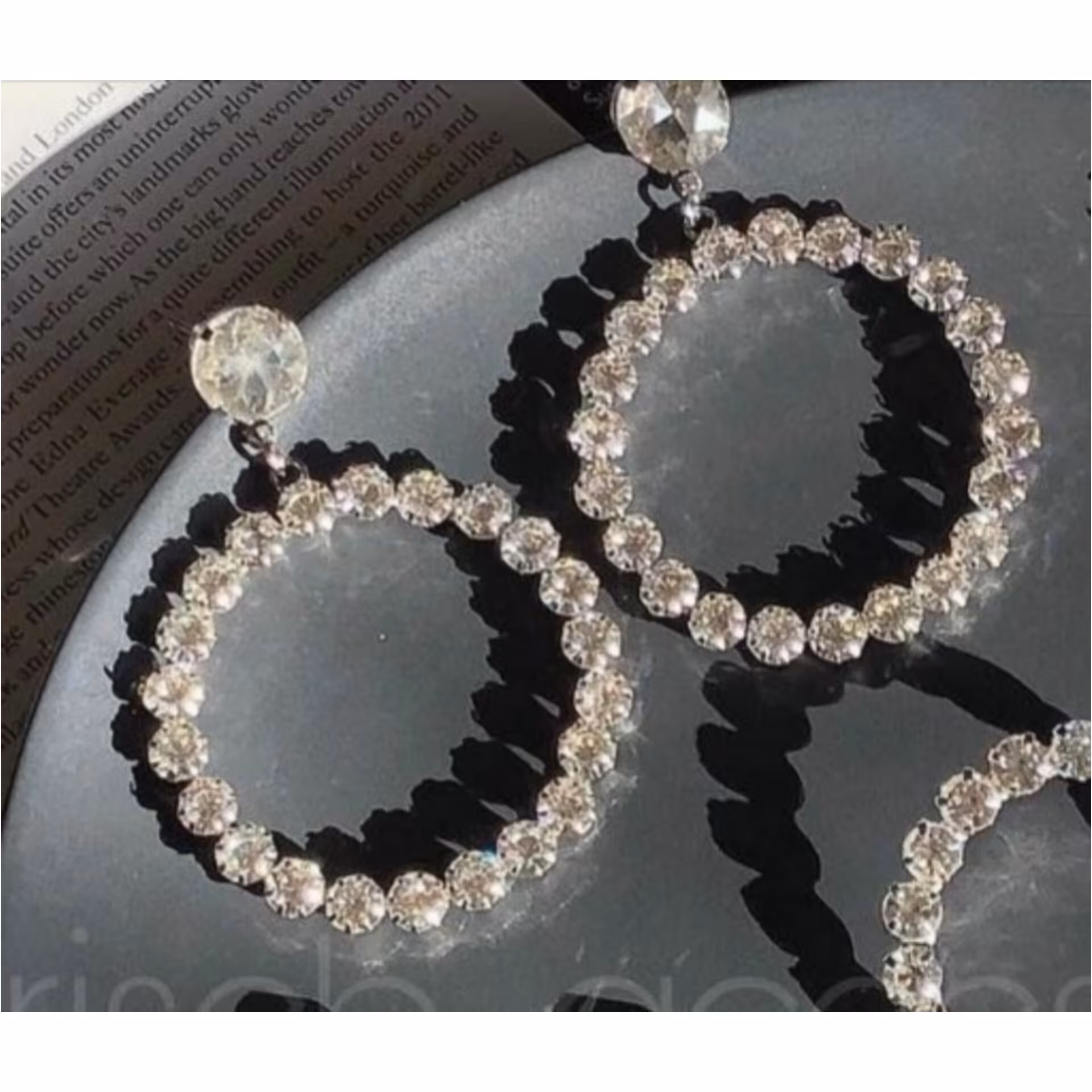 گوشواره حلقه نگین کریستال براق مجلسی خاص پسند 