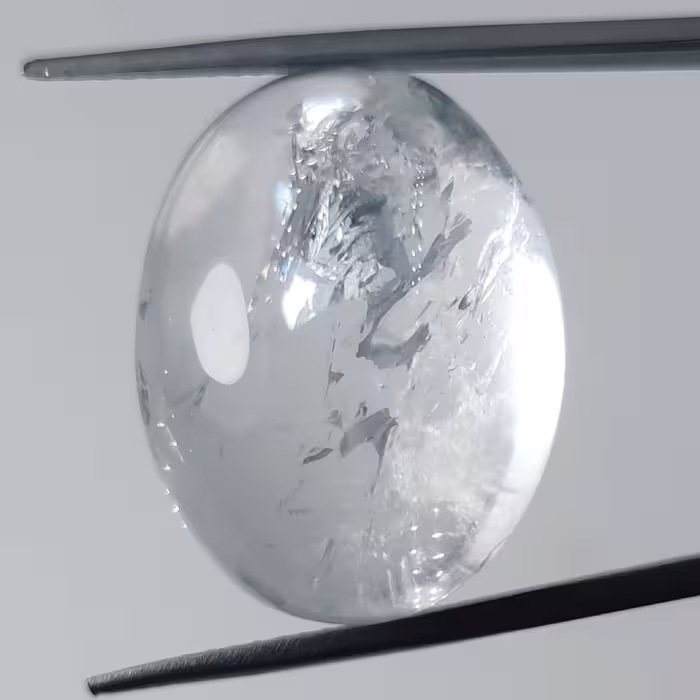 نگین از جنس سنگ در معدنی        