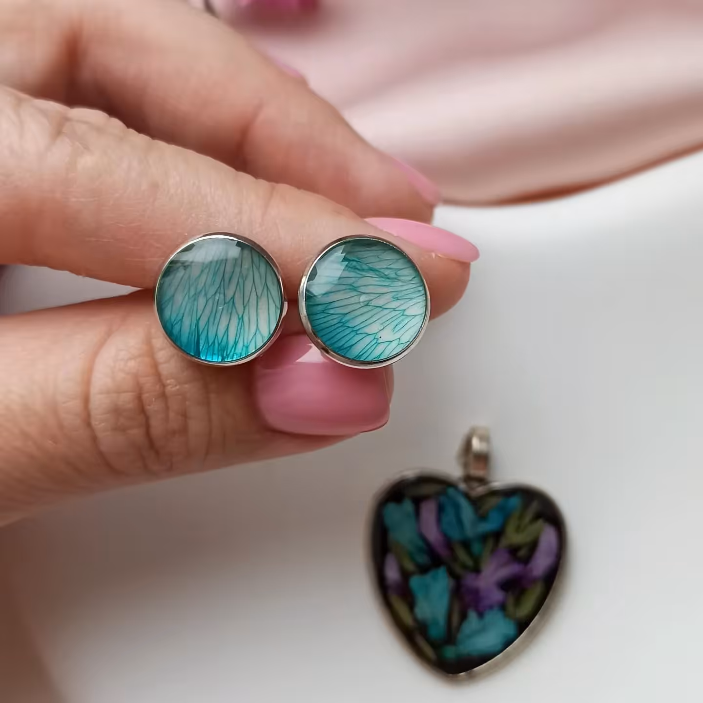 گوشواره رزین طرح گل رنگ ابی 