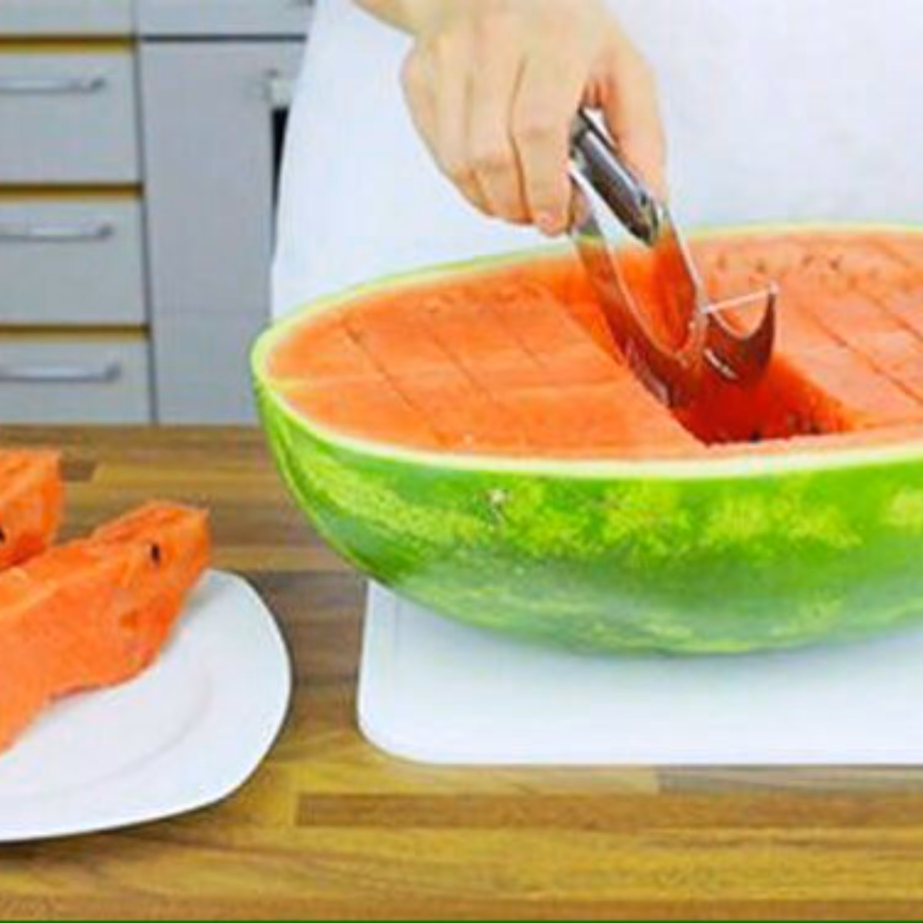 اسلایسر هندوانه یا هندوانه قاچ کن استیل وارداتی  قابل استفاده برای برش سریع و یکدست هندوانه و خربزه و طالبی و   وار