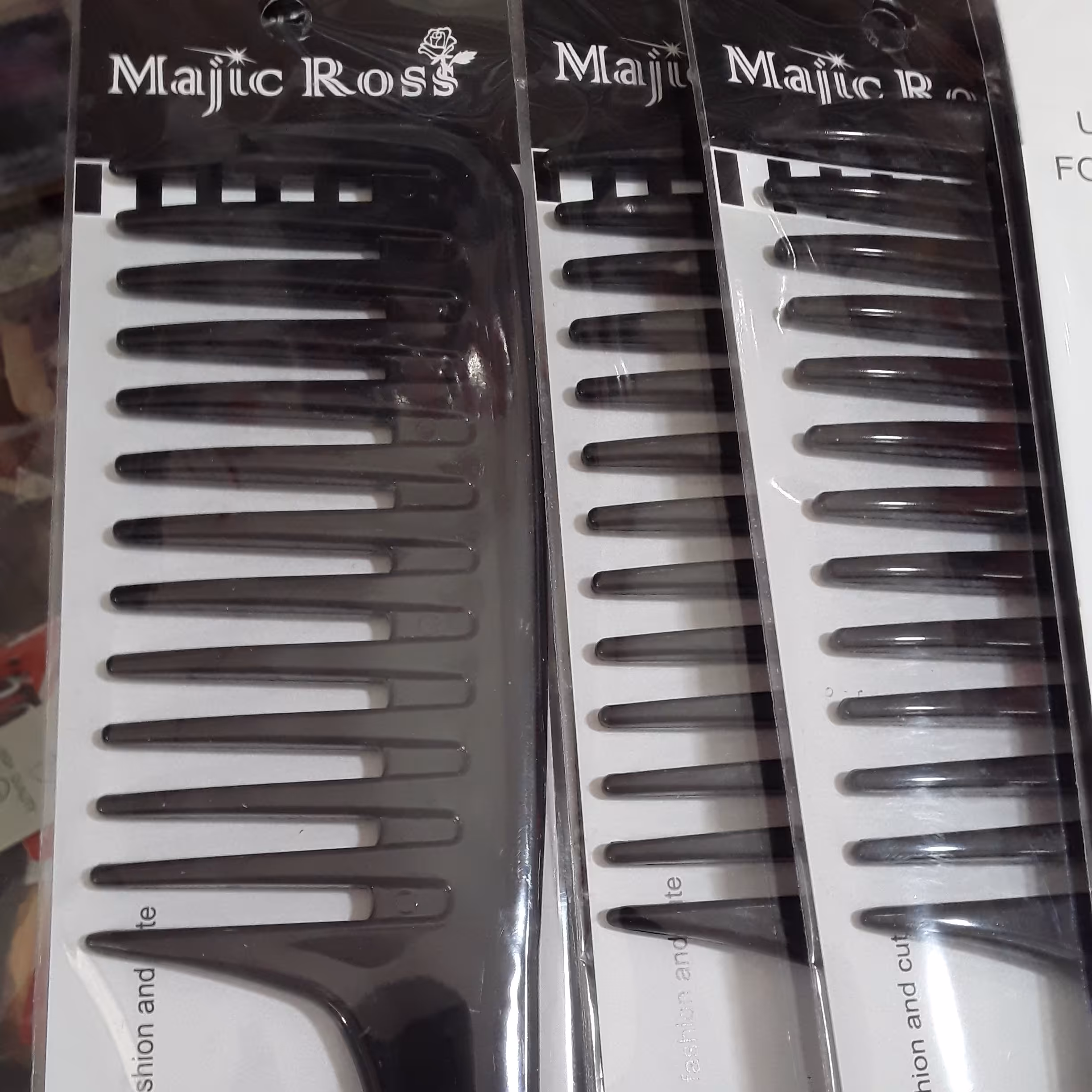 شانه با دندانه های مخصوص فِر 